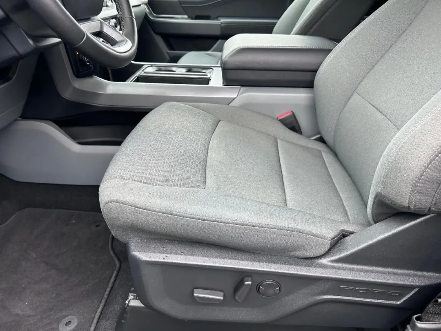 2024 /Black w/Medium Dark Slate Cloth Ford F-150 XLT (1FTFW3L57RK) with an 5.0L engine, located at 970 Woodlawn Dr., Farmington, MO, 63640, (573) 431-7800, 37.825642, -90.468674 - **Unleash Your Adventurous Spirit with the 2024 Ford F-150 XLT** <br /> <br /> Are you ready to elevate your lifestyle with a vehicle that effortlessly combines rugged capability with exceptional comfort? Whether you're a weekend warrior seeking thrilling outdoor adventures or a busy professional lo - Photo#17