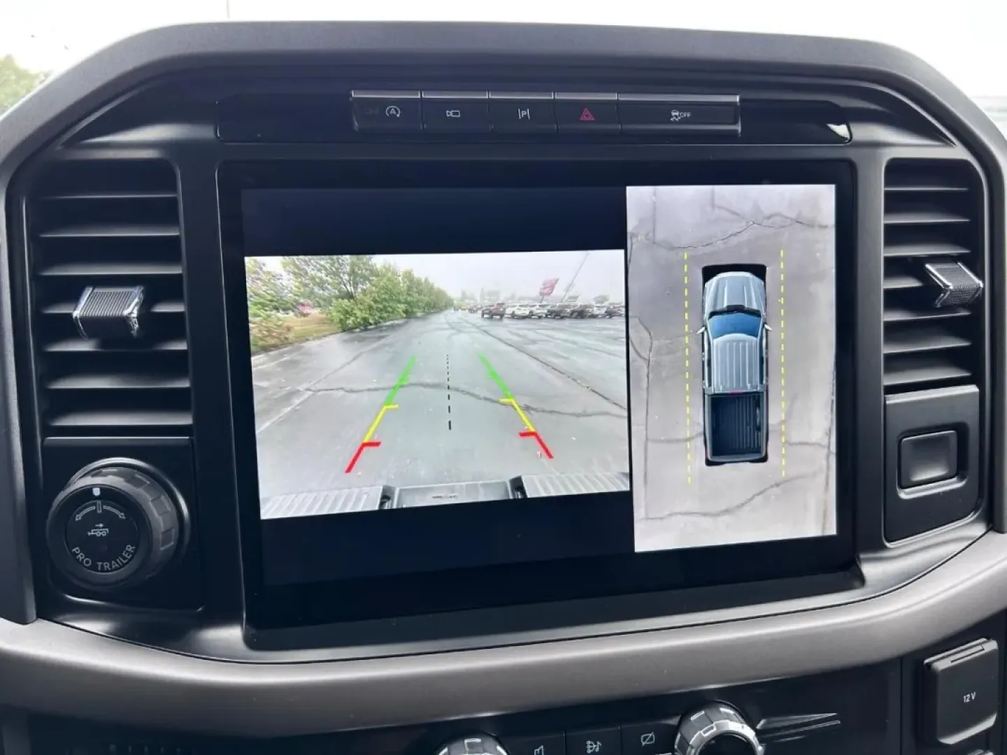 2024 /Black w/Medium Dark Slate Cloth Ford F-150 XLT (1FTFW3L57RK) with an 5.0L engine, located at 970 Woodlawn Dr., Farmington, MO, 63640, (573) 431-7800, 37.825642, -90.468674 - **Unleash Your Adventurous Spirit with the 2024 Ford F-150 XLT** <br /> <br /> Are you ready to elevate your lifestyle with a vehicle that effortlessly combines rugged capability with exceptional comfort? Whether you're a weekend warrior seeking thrilling outdoor adventures or a busy professional lo - Photo#19