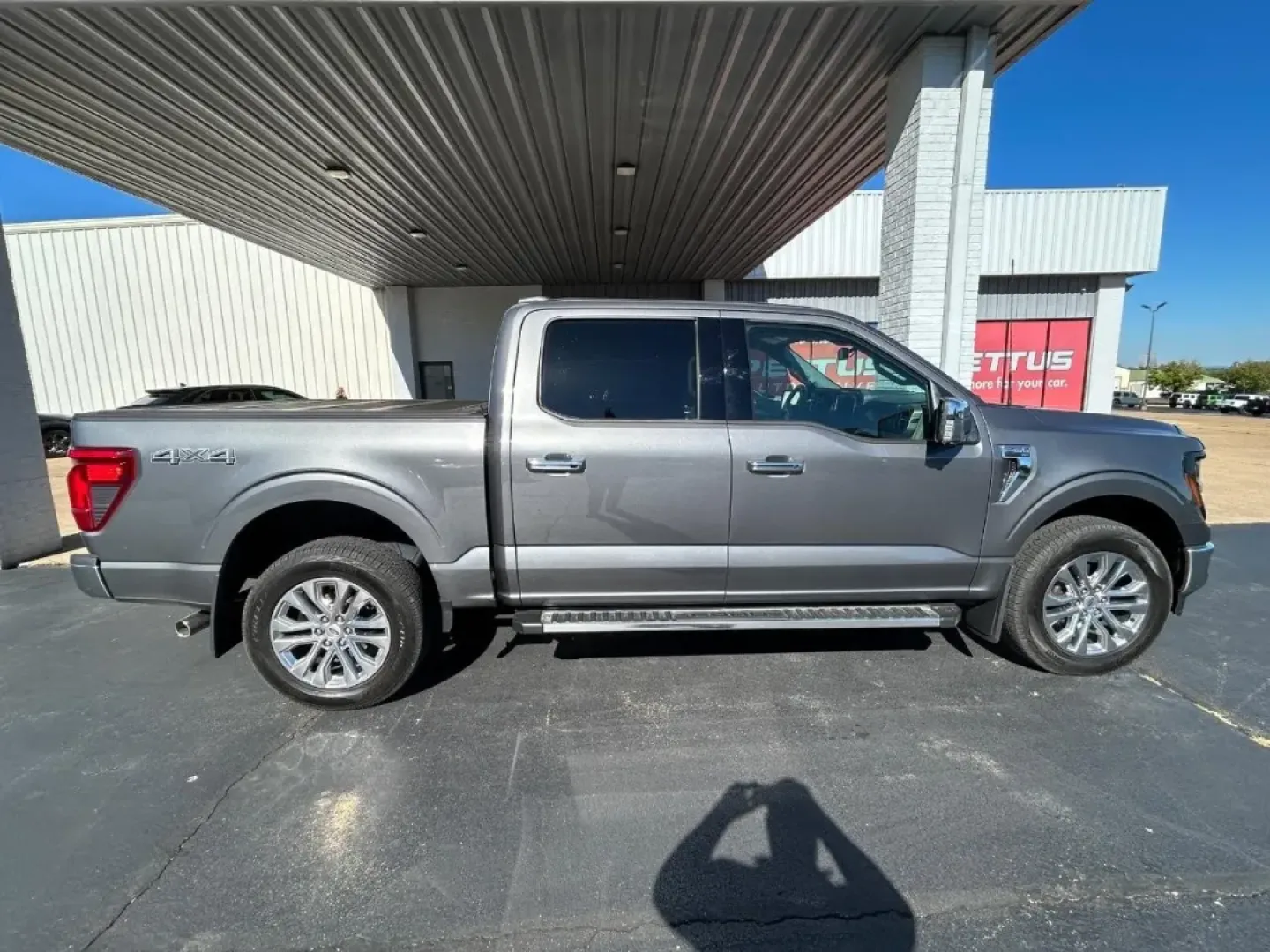 2024 /Black w/Medium Dark Slate Cloth Ford F-150 XLT (1FTFW3L57RK) with an 5.0L engine, located at 970 Woodlawn Dr., Farmington, MO, 63640, (573) 431-7800, 37.825642, -90.468674 - **Unleash Your Adventurous Spirit with the 2024 Ford F-150 XLT** <br /> <br /> Are you ready to elevate your lifestyle with a vehicle that effortlessly combines rugged capability with exceptional comfort? Whether you're a weekend warrior seeking thrilling outdoor adventures or a busy professional lo - Photo#6