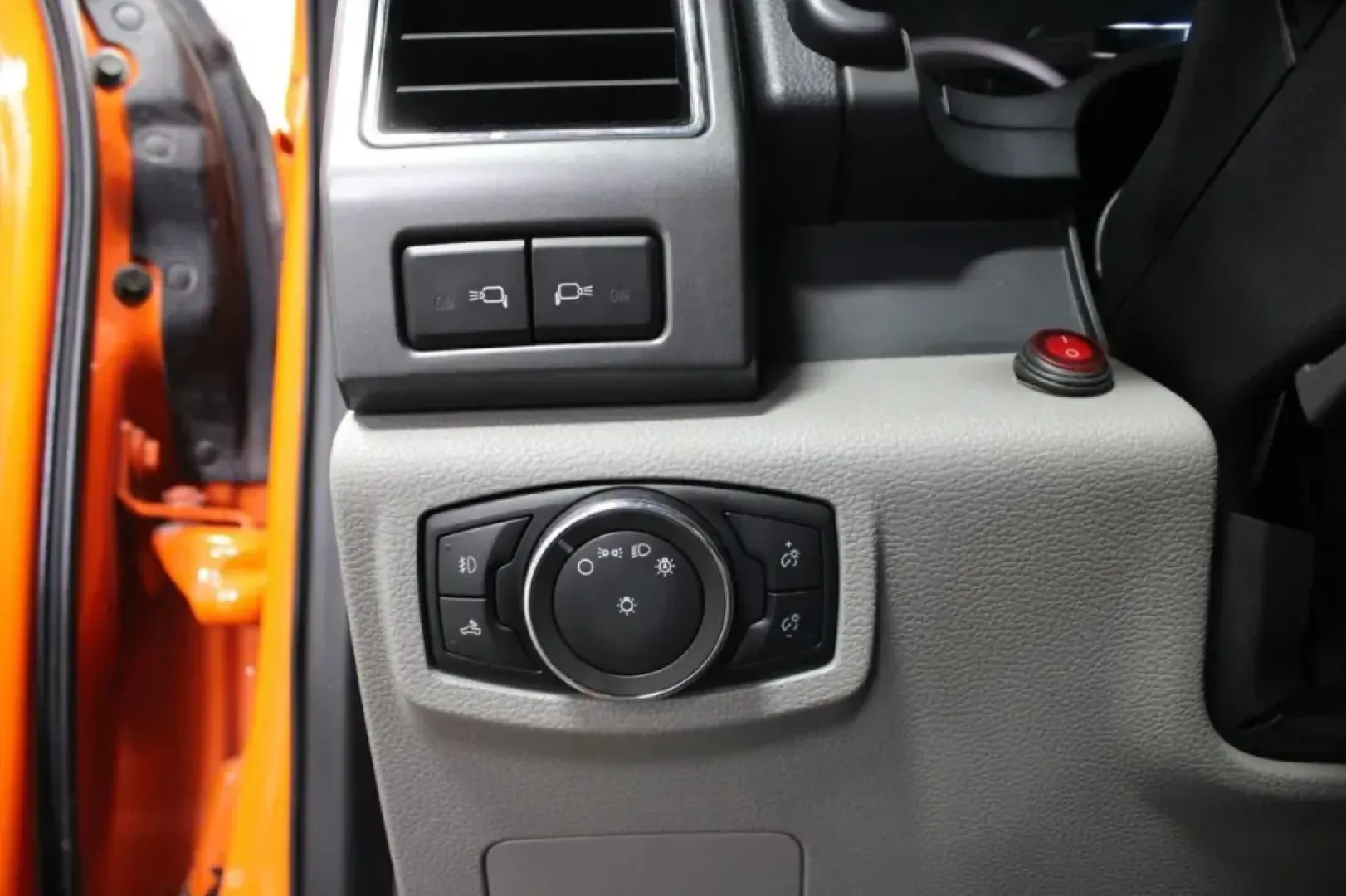 2021 /Black/Dark Marsala Ford Super Duty F-450 DRW 4WD Crew Cab 8' Box (1FT8W4DT4ME) with an 6.7L 4V OHV Power Stroke V8 Turbo Diesel B20 engine, Automatic transmission, located at 12836 Highway 21, De Soto, MO, 63020, (636) 337-7777, 38.151867, -90.575615 - **Unleash Adventure with the 2021 Ford Super Duty F-450 DRW at Pettus Ford De Soto**<br /> <br /> Are you ready to elevate your lifestyle with a truck that can handle the toughest jobs while providing comfort and style? The 2021 Ford Super Duty F-450 DRW, available now at Pettus Ford De Soto, is not - Photo#12