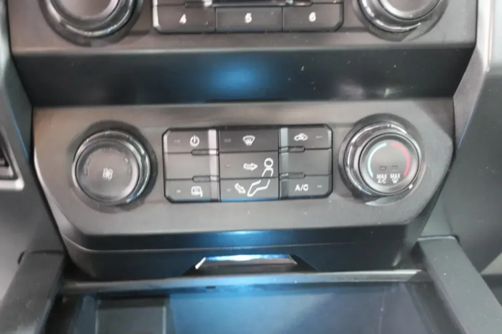 2021 /Black/Dark Marsala Ford Super Duty F-450 DRW 4WD Crew Cab 8' Box (1FT8W4DT4ME) with an 6.7L 4V OHV Power Stroke V8 Turbo Diesel B20 engine, Automatic transmission, located at 12836 Highway 21, De Soto, MO, 63020, (636) 337-7777, 38.151867, -90.575615 - **Unleash Adventure with the 2021 Ford Super Duty F-450 DRW at Pettus Ford De Soto**<br /> <br /> Are you ready to elevate your lifestyle with a truck that can handle the toughest jobs while providing comfort and style? The 2021 Ford Super Duty F-450 DRW, available now at Pettus Ford De Soto, is not - Photo#15