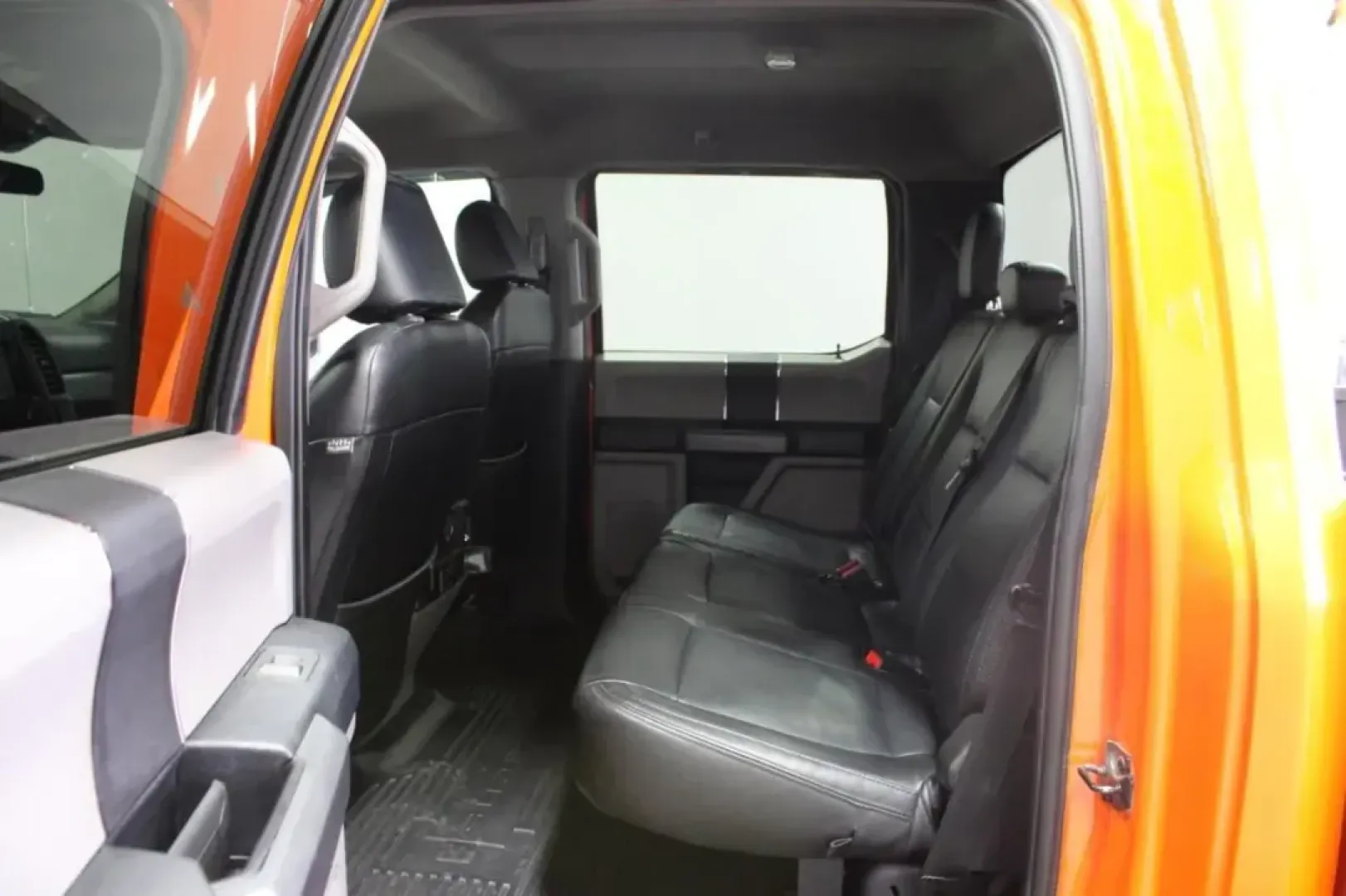 2021 /Black/Dark Marsala Ford Super Duty F-450 DRW 4WD Crew Cab 8' Box (1FT8W4DT4ME) with an 6.7L 4V OHV Power Stroke V8 Turbo Diesel B20 engine, Automatic transmission, located at 12836 Highway 21, De Soto, MO, 63020, (636) 337-7777, 38.151867, -90.575615 - **Unleash Adventure with the 2021 Ford Super Duty F-450 DRW at Pettus Ford De Soto**<br /> <br /> Are you ready to elevate your lifestyle with a truck that can handle the toughest jobs while providing comfort and style? The 2021 Ford Super Duty F-450 DRW, available now at Pettus Ford De Soto, is not - Photo#19