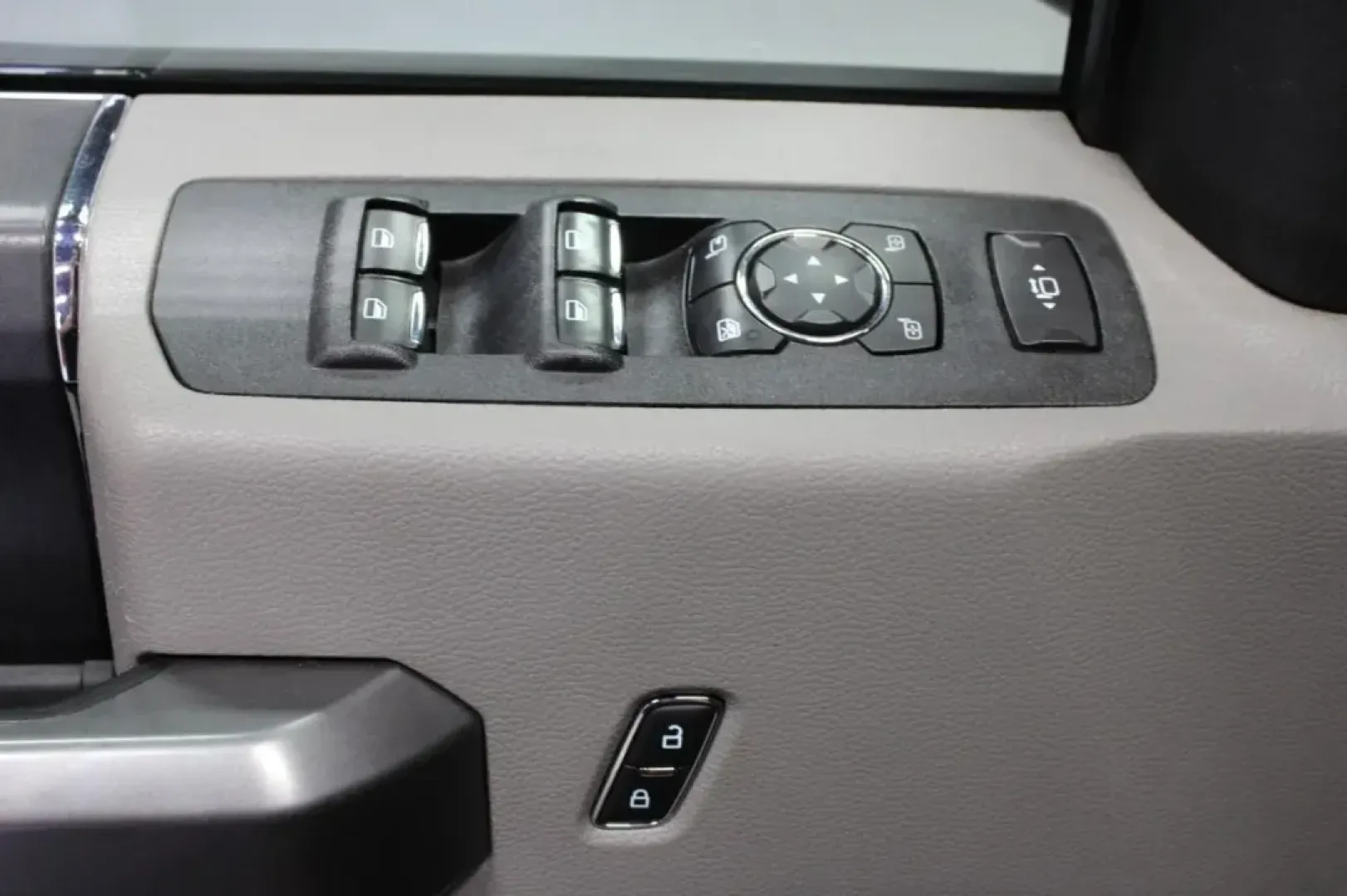 2021 /Black/Dark Marsala Ford Super Duty F-450 DRW 4WD Crew Cab 8' Box (1FT8W4DT4ME) with an 6.7L 4V OHV Power Stroke V8 Turbo Diesel B20 engine, Automatic transmission, located at 12836 Highway 21, De Soto, MO, 63020, (636) 337-7777, 38.151867, -90.575615 - **Unleash Adventure with the 2021 Ford Super Duty F-450 DRW at Pettus Ford De Soto**<br /> <br /> Are you ready to elevate your lifestyle with a truck that can handle the toughest jobs while providing comfort and style? The 2021 Ford Super Duty F-450 DRW, available now at Pettus Ford De Soto, is not - Photo#7