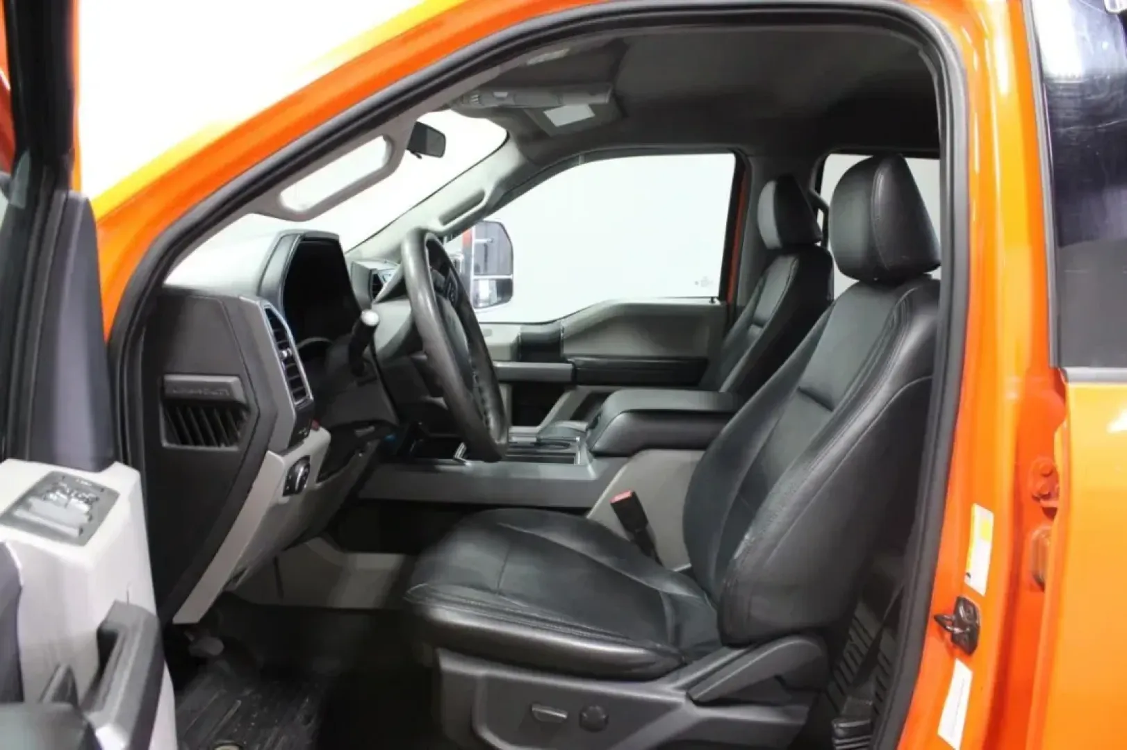 2021 /Black/Dark Marsala Ford Super Duty F-450 DRW 4WD Crew Cab 8' Box (1FT8W4DT4ME) with an 6.7L 4V OHV Power Stroke V8 Turbo Diesel B20 engine, Automatic transmission, located at 12836 Highway 21, De Soto, MO, 63020, (636) 337-7777, 38.151867, -90.575615 - **Unleash Adventure with the 2021 Ford Super Duty F-450 DRW at Pettus Ford De Soto**<br /> <br /> Are you ready to elevate your lifestyle with a truck that can handle the toughest jobs while providing comfort and style? The 2021 Ford Super Duty F-450 DRW, available now at Pettus Ford De Soto, is not - Photo#8