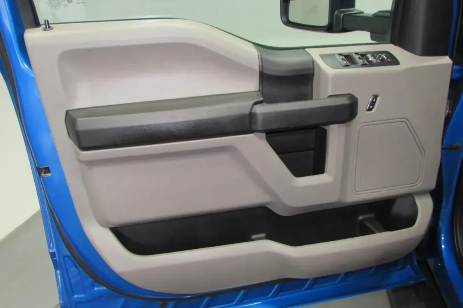 2020 /Medium Earth Gray Cloth Ford F-150 XL (1FTEW1E56LK) with an Other engine, located at 12836 Highway 21, De Soto, MO, 63020, (636) 337-7777, 38.151867, -90.575615 - **Adventure Awaits: Discover Your Perfect 2020 Ford F-150 XL at Pettus Ford De Soto!**<br /> <br /> Are you ready to elevate your weekend adventures or tackle your daily commute with powerful reliability? The 2020 Ford F-150 XL is not just a truck; it's your new best friend for both work and play. W - Photo#10