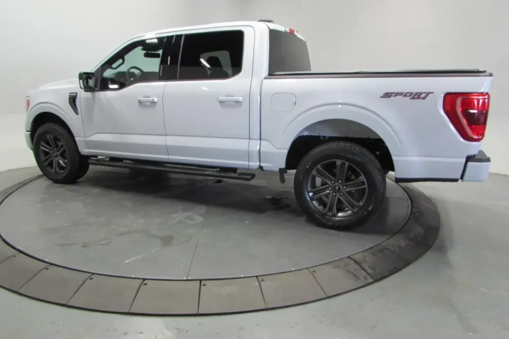 2022 /Black w/Medium Dark Slate Clot Ford F-150 XLT (1FTEW1EP7NK) with an Other engine, located at 12836 Highway 21, De Soto, MO, 63020, (636) 337-7777, 38.151867, -90.575615 - **2022 Ford F-150 XLT: The Ultimate Truck for Your Adventures!**<br /> <br /> Are you ready to take your outdoor escapades and daily commutes to the next level? Look no further than this stunning 2022 Ford F-150 XLT, a versatile truck designed to meet the demands of your busy lifestyle. With its rug - Photo#3