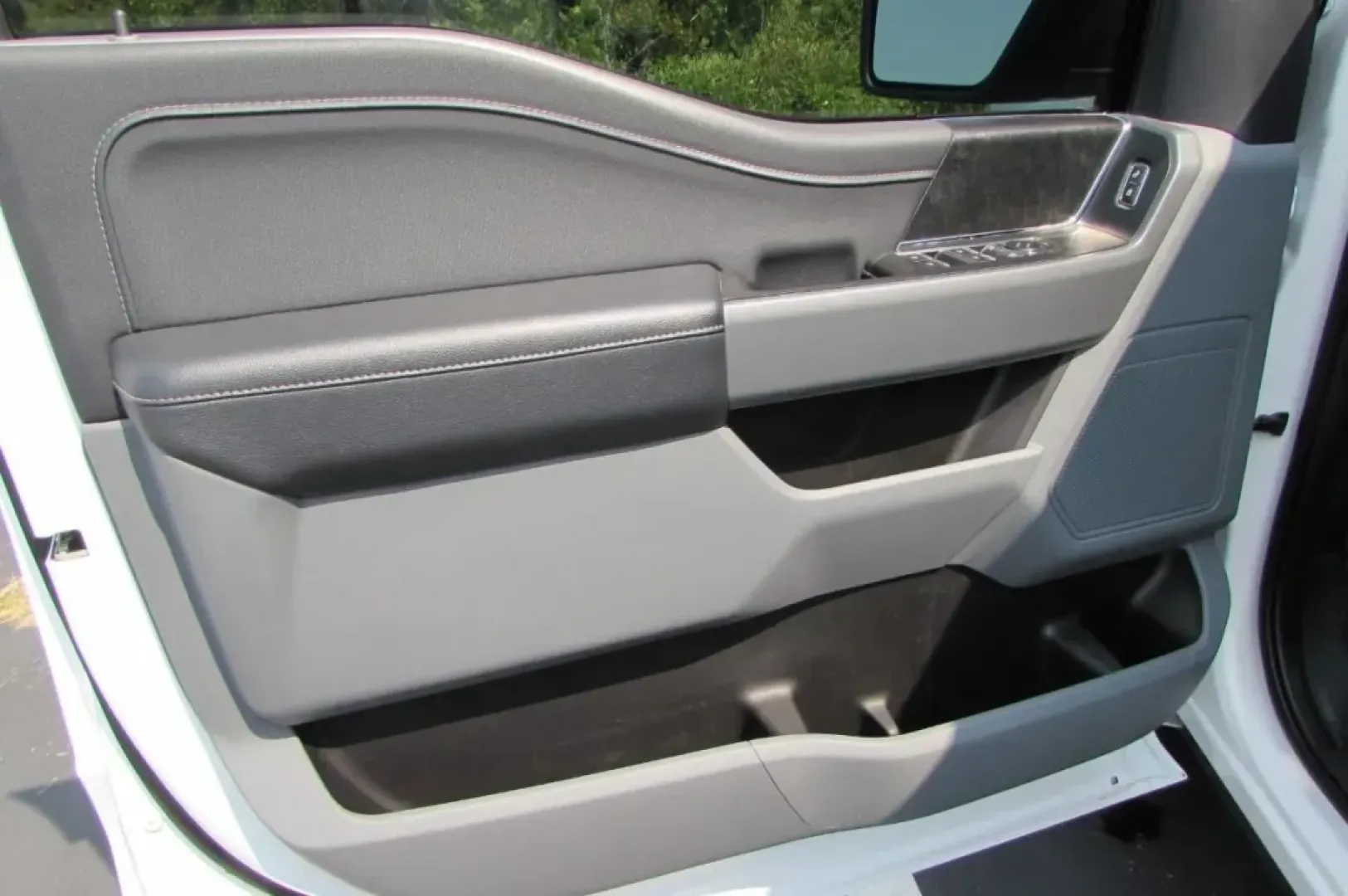 2022 /Java Cloth Ford F-150 XLT (1FTFW1E58NK) with an Other engine, located at 12836 Highway 21, De Soto, MO, 63020, (636) 337-7777, 38.151867, -90.575615 - **Elevate Your Adventures with the 2022 Ford F-150 XLT at Pettus Ford De Soto!**<br /> <br /> Are you ready to redefine your driving experience? The **2022 Ford F-150 XLT** is more than just a truck; it's your ticket to adventure, perfect for weekend getaways, hauling gear, or simply cruising throug - Photo#12