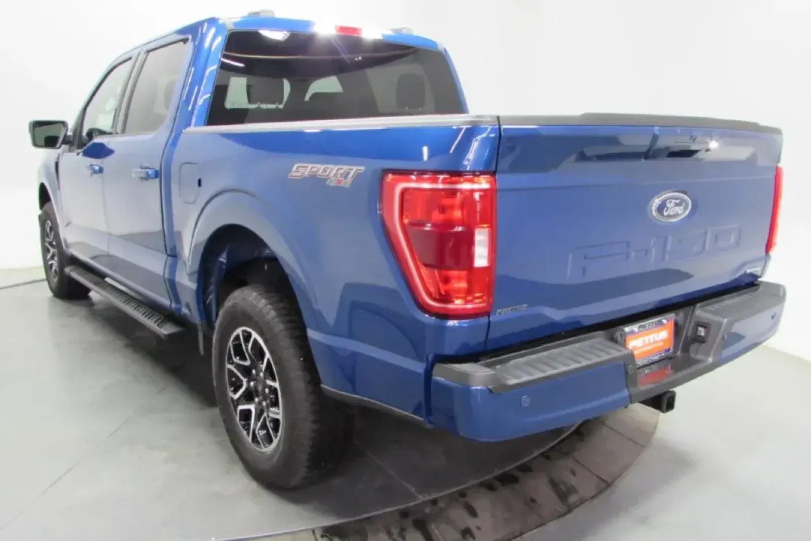 2022 /Black Leather Ford F-150 XLT (1FTFW1E89NF) with an Other engine, located at 12836 Highway 21, De Soto, MO, 63020, (636) 337-7777, 38.151867, -90.575615 - Are you searching for the perfect vehicle that seamlessly blends power, versatility, and comfort? Look no further than this stunning 2022 Ford F-150 XLT, available now at Pettus Ford De Soto. Whether you're a weekend warrior ready for outdoor adventures or a busy family in need of a reliable truck f - Photo#6