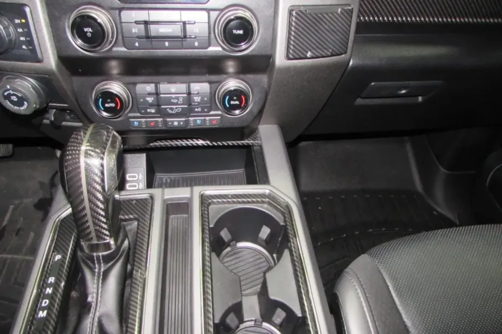 2020 /Black Leather Trimmed Ford F-150 Raptor (1FTFW1RG3LF) with an Other engine, Automatic transmission, located at 12836 Highway 21, De Soto, MO, 63020, (636) 337-7777, 38.151867, -90.575615 - **Conquer Every Adventure with the 2020 Ford F-150 Raptor at Pettus Ford De Soto!**<br /> <br /> Are you ready to elevate your adventures and tackle your daily commute with style and power? The 2020 Ford F-150 Raptor is the perfect blend of rugged performance and comfort, making it ideal for weekend - Photo#25
