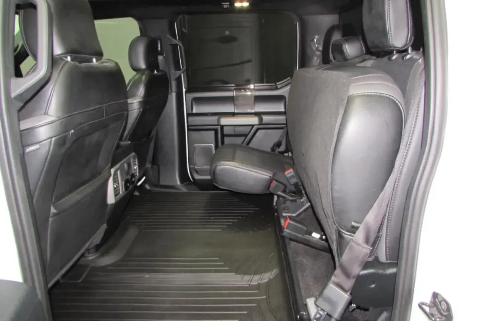 2020 /Black Leather Trimmed Ford F-150 Raptor (1FTFW1RG3LF) with an Other engine, Automatic transmission, located at 12836 Highway 21, De Soto, MO, 63020, (636) 337-7777, 38.151867, -90.575615 - **Conquer Every Adventure with the 2020 Ford F-150 Raptor at Pettus Ford De Soto!**<br /> <br /> Are you ready to elevate your adventures and tackle your daily commute with style and power? The 2020 Ford F-150 Raptor is the perfect blend of rugged performance and comfort, making it ideal for weekend - Photo#31