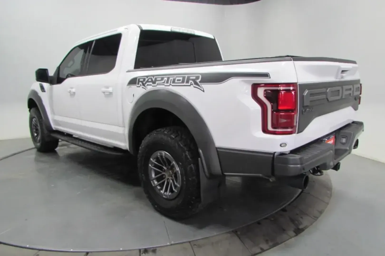 2020 /Black Leather Trimmed Ford F-150 Raptor (1FTFW1RG3LF) with an Other engine, Automatic transmission, located at 12836 Highway 21, De Soto, MO, 63020, (636) 337-7777, 38.151867, -90.575615 - **Conquer Every Adventure with the 2020 Ford F-150 Raptor at Pettus Ford De Soto!**<br /> <br /> Are you ready to elevate your adventures and tackle your daily commute with style and power? The 2020 Ford F-150 Raptor is the perfect blend of rugged performance and comfort, making it ideal for weekend - Photo#4