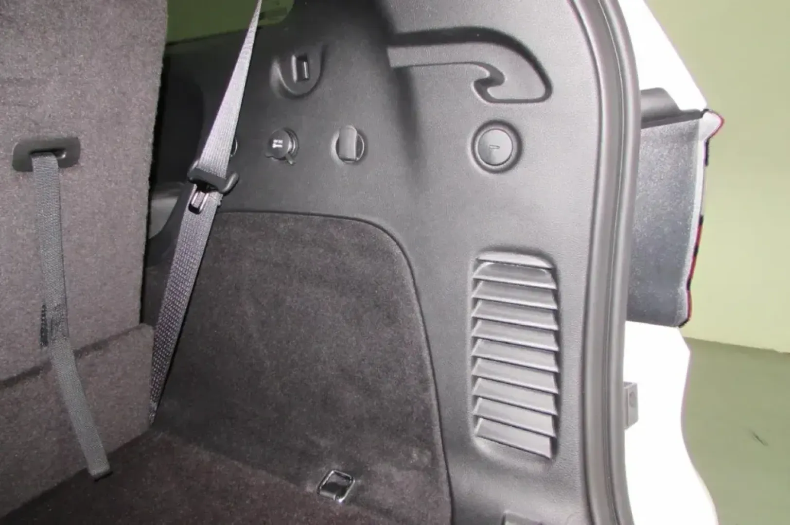 2025 /Black Leather Dodge Durango R/T Plus (1C4SDJCT3SC) with an Other engine, Automatic transmission, located at 12830 Highway 21, De Soto, MO, 63020, (636) 337-7777, 38.153099, -90.573624 - Unleash your adventurous spirit and elevate your family's journeys with the 2025 Dodge Durango R/T Plus, now available at Pettus CDJR DeSoto. Whether you're driving through the breathtaking Ozarks or making daily commutes around De Soto, MO, this SUV stands ready to become your trusted companion. Wi - Photo#30