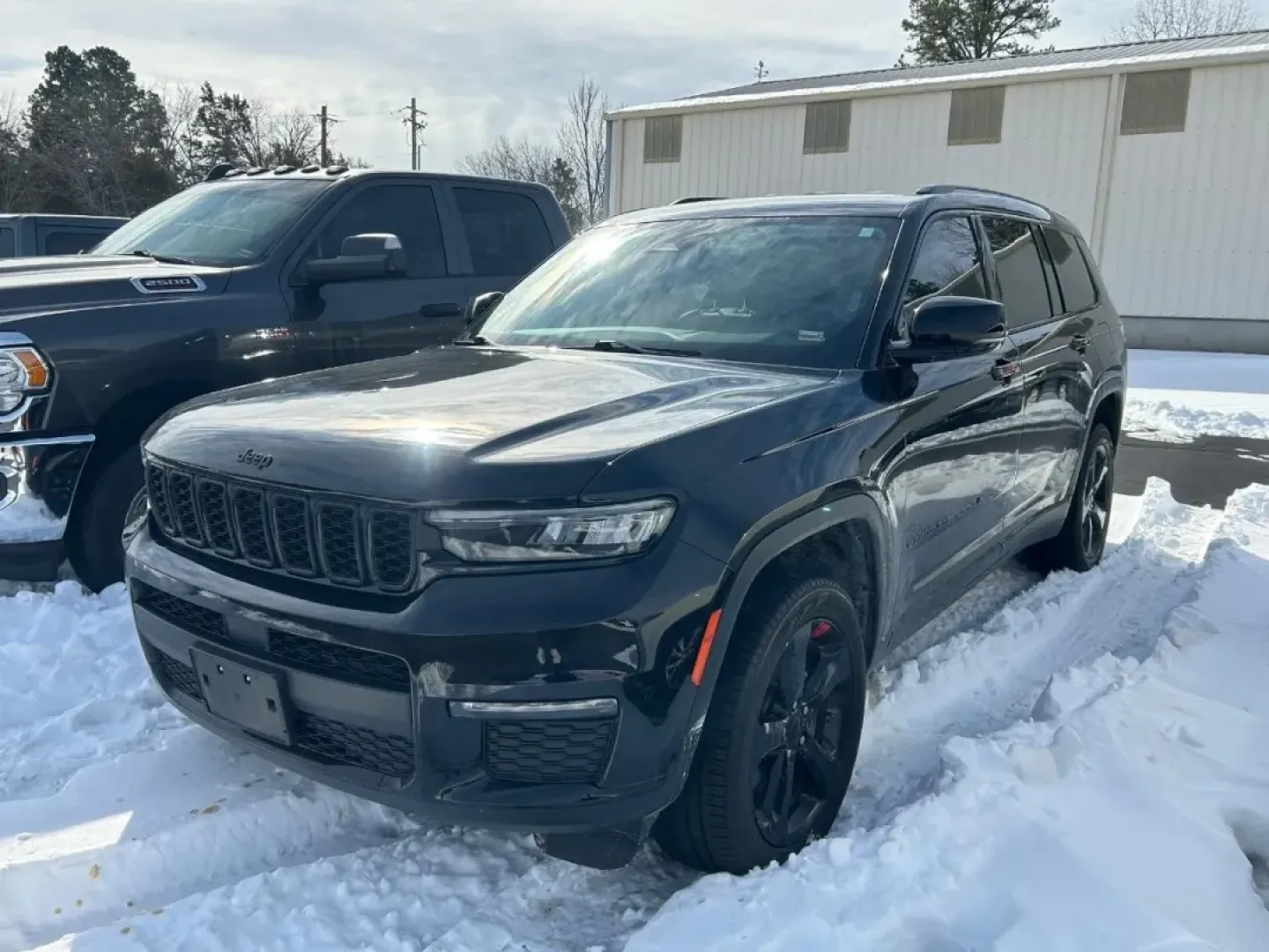 2023 /Global Black Jeep Grand Cherokee Limited (1C4RJKBG2P8) with an 3.6L V6 DOHC 24V engine, 8A transmission, located at 12830 Highway 21, De Soto, MO, 63020, (636) 337-7777, 38.153099, -90.573624 - Discover your next adventure with the 2023 Jeep Grand Cherokee Limited, a perfect companion for both weekend getaways and daily commutes. With ample space for a growing family or friends, this versatile SUV allows you to explore Farmington, MO, and beyond while enjoying the luxury and comfort that J - Photo#0