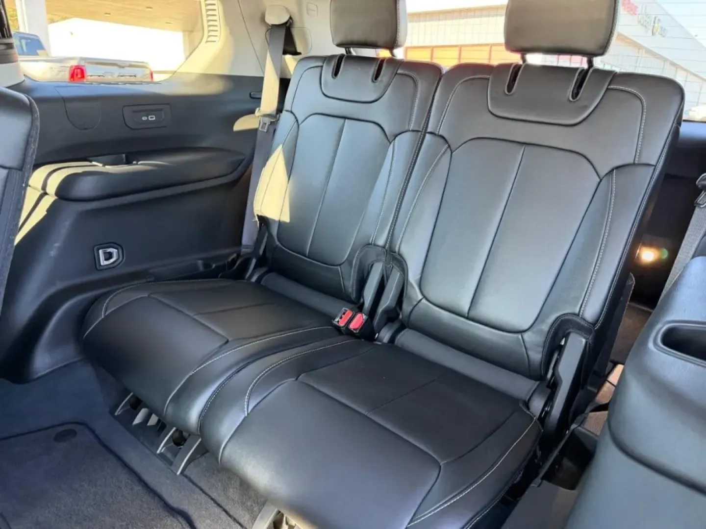 2023 /Global Black Jeep Grand Cherokee Limited (1C4RJKBG2P8) with an 3.6L V6 DOHC 24V engine, 8A transmission, located at 12830 Highway 21, De Soto, MO, 63020, (636) 337-7777, 38.153099, -90.573624 - Discover your next adventure with the 2023 Jeep Grand Cherokee Limited, a perfect companion for both weekend getaways and daily commutes. With ample space for a growing family or friends, this versatile SUV allows you to explore Farmington, MO, and beyond while enjoying the luxury and comfort that J - Photo#9