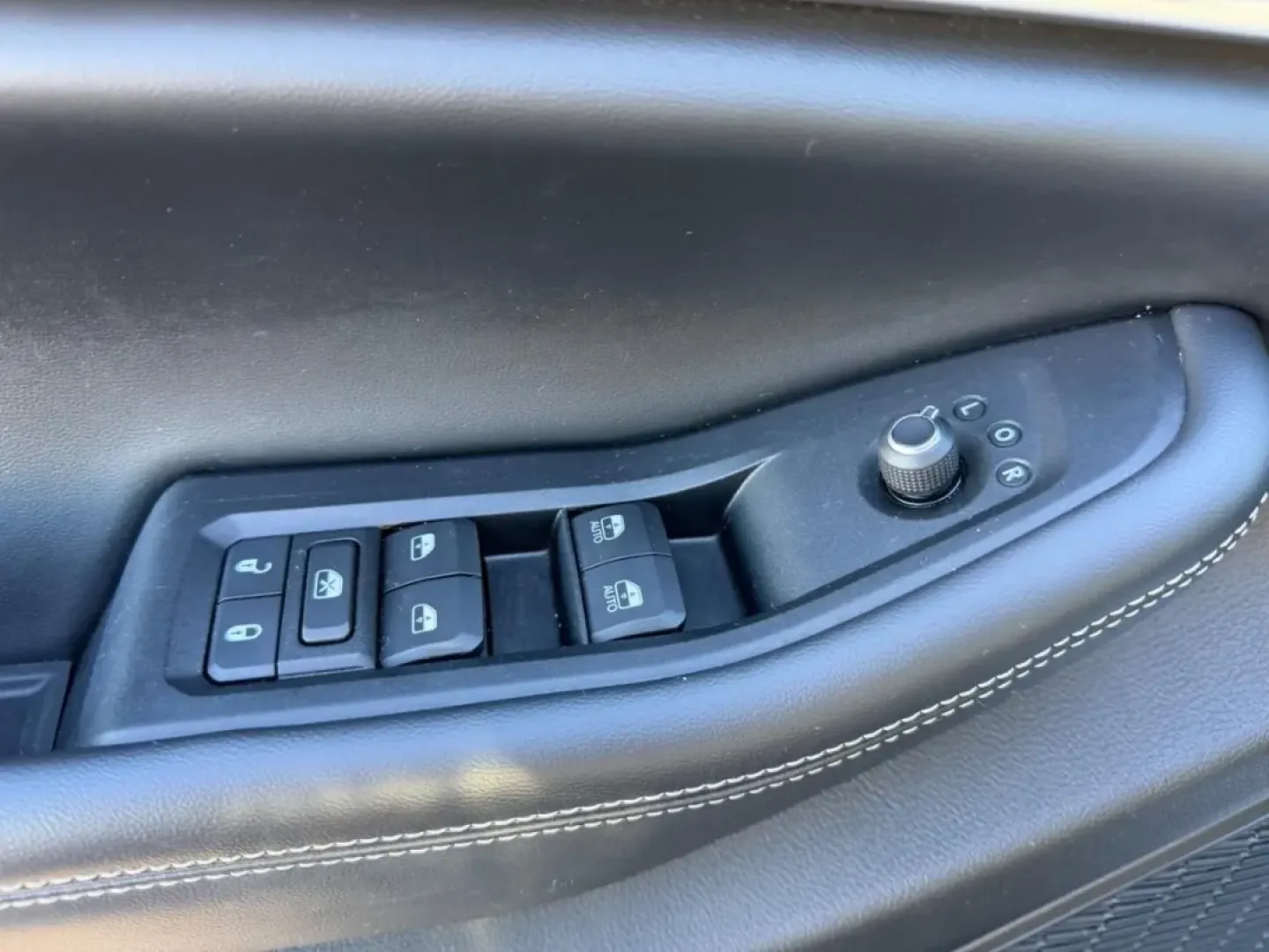 2023 /Global Black Jeep Grand Cherokee Limited (1C4RJKBG2P8) with an 3.6L V6 DOHC 24V engine, 8A transmission, located at 12830 Highway 21, De Soto, MO, 63020, (636) 337-7777, 38.153099, -90.573624 - Discover your next adventure with the 2023 Jeep Grand Cherokee Limited, a perfect companion for both weekend getaways and daily commutes. With ample space for a growing family or friends, this versatile SUV allows you to explore Farmington, MO, and beyond while enjoying the luxury and comfort that J - Photo#20