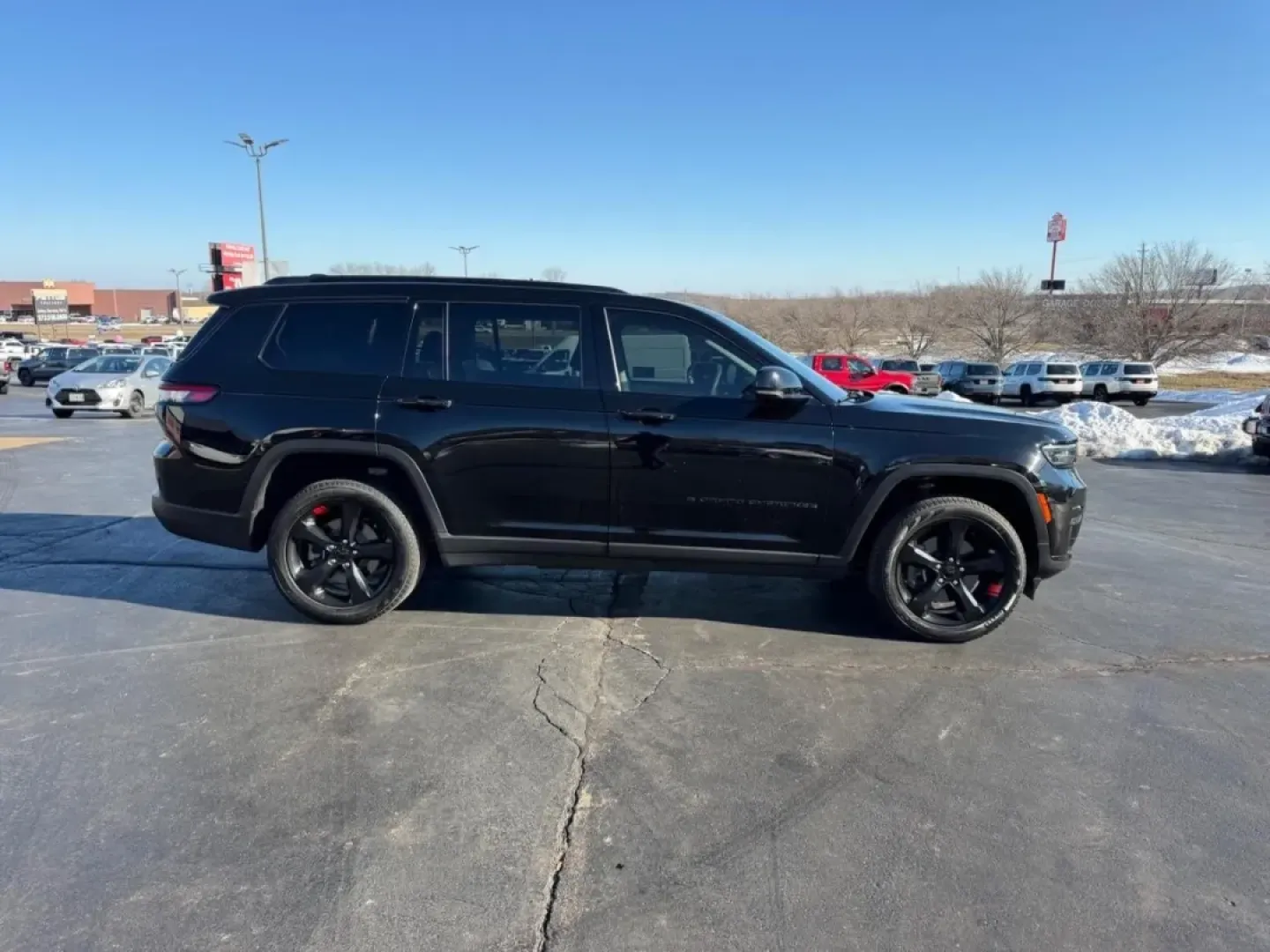 2023 /Global Black Jeep Grand Cherokee Limited (1C4RJKBG2P8) with an 3.6L V6 DOHC 24V engine, 8A transmission, located at 12830 Highway 21, De Soto, MO, 63020, (636) 337-7777, 38.153099, -90.573624 - Discover your next adventure with the 2023 Jeep Grand Cherokee Limited, a perfect companion for both weekend getaways and daily commutes. With ample space for a growing family or friends, this versatile SUV allows you to explore Farmington, MO, and beyond while enjoying the luxury and comfort that J - Photo#3