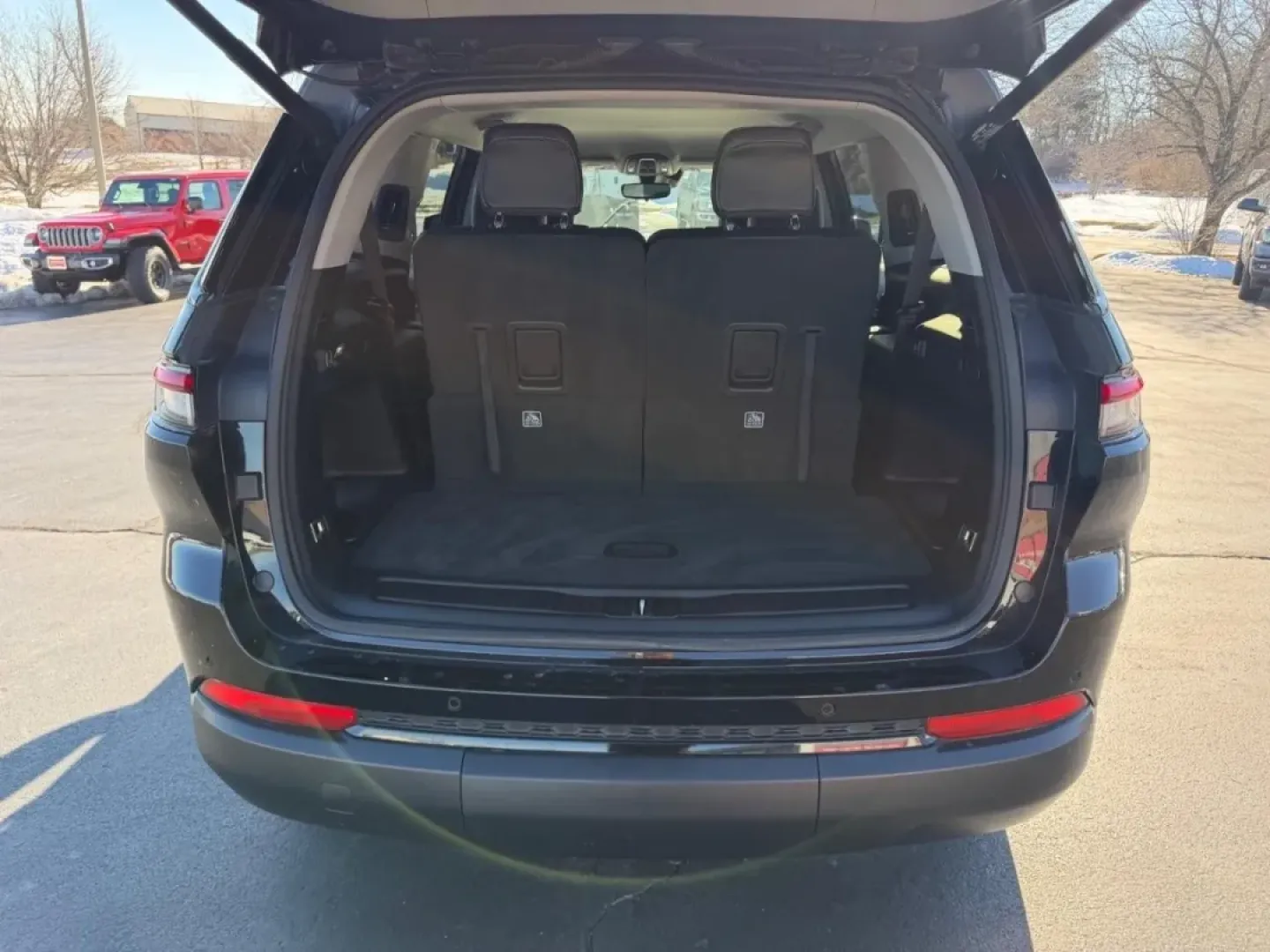 2023 /Global Black Jeep Grand Cherokee Limited (1C4RJKBG2P8) with an 3.6L V6 DOHC 24V engine, 8A transmission, located at 12830 Highway 21, De Soto, MO, 63020, (636) 337-7777, 38.153099, -90.573624 - Discover your next adventure with the 2023 Jeep Grand Cherokee Limited, a perfect companion for both weekend getaways and daily commutes. With ample space for a growing family or friends, this versatile SUV allows you to explore Farmington, MO, and beyond while enjoying the luxury and comfort that J - Photo#6