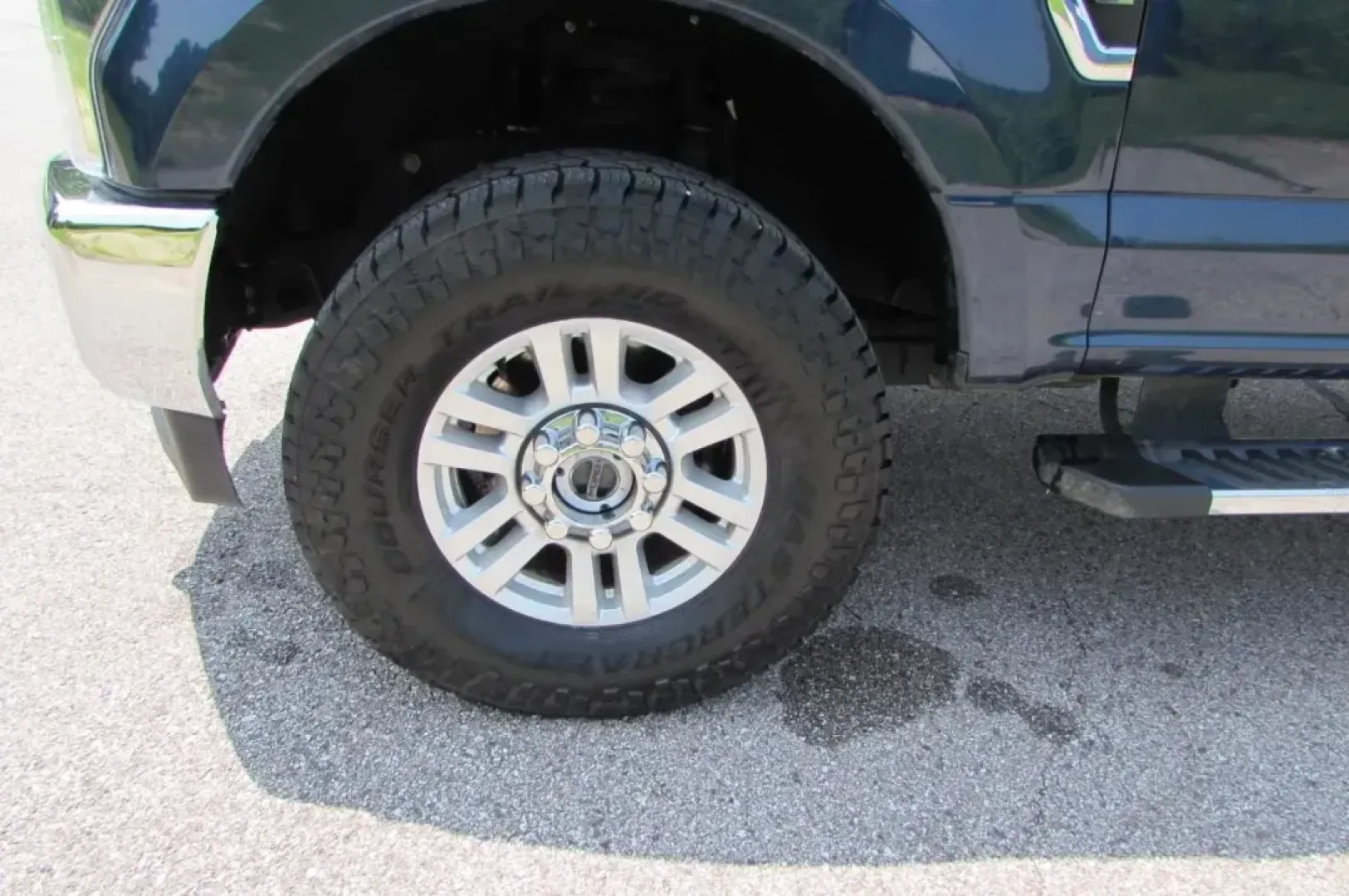 2019 Ford F-350 SD King Ranch Crew Cab 4WD (1FT8W3B64KE) with an 6.2L V8 OHV 16V engine, 6A transmission, located at 141 Commercial Dr, Fredericktown, MO, 63645, (573) 783-6432, 37.570087, -90.320648 - USED 2019 Ford F-350SD XL from Pettus Chrysler Dodge Jeep Ram De Soto, De Soto MO. - Photo#8