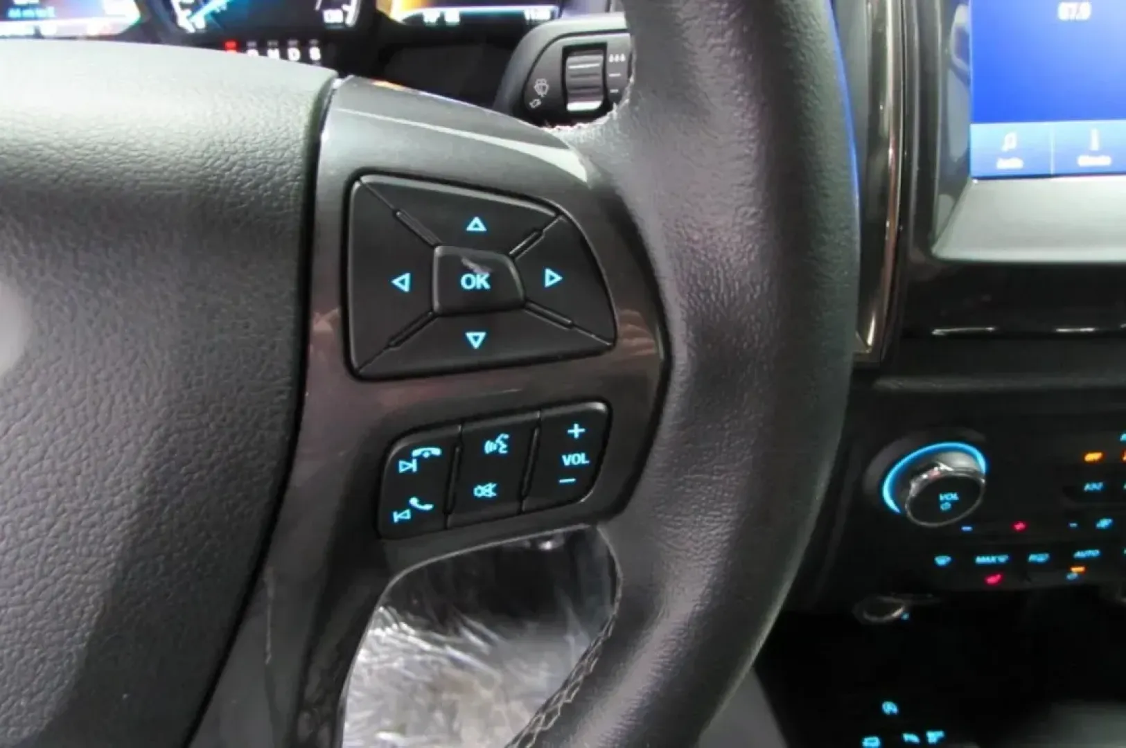 2020 /Medium Stone Leather Ford Ranger Lariat (1FTER4EH5LL) with an Other engine, Automatic transmission, located at 12836 Highway 21, De Soto, MO, 63020, (636) 337-7777, 38.151867, -90.575615 - **Discover the Ultimate Adventure Partner: 2020 Ford Ranger Lariat at Pettus Ford De Soto!**<br /> <br /> Are you ready to elevate your weekend getaways or daily commutes? This 2020 Ford Ranger Lariat is the perfect blend of rugged capability and modern comfort, making it an outstanding choice for a - Photo#17