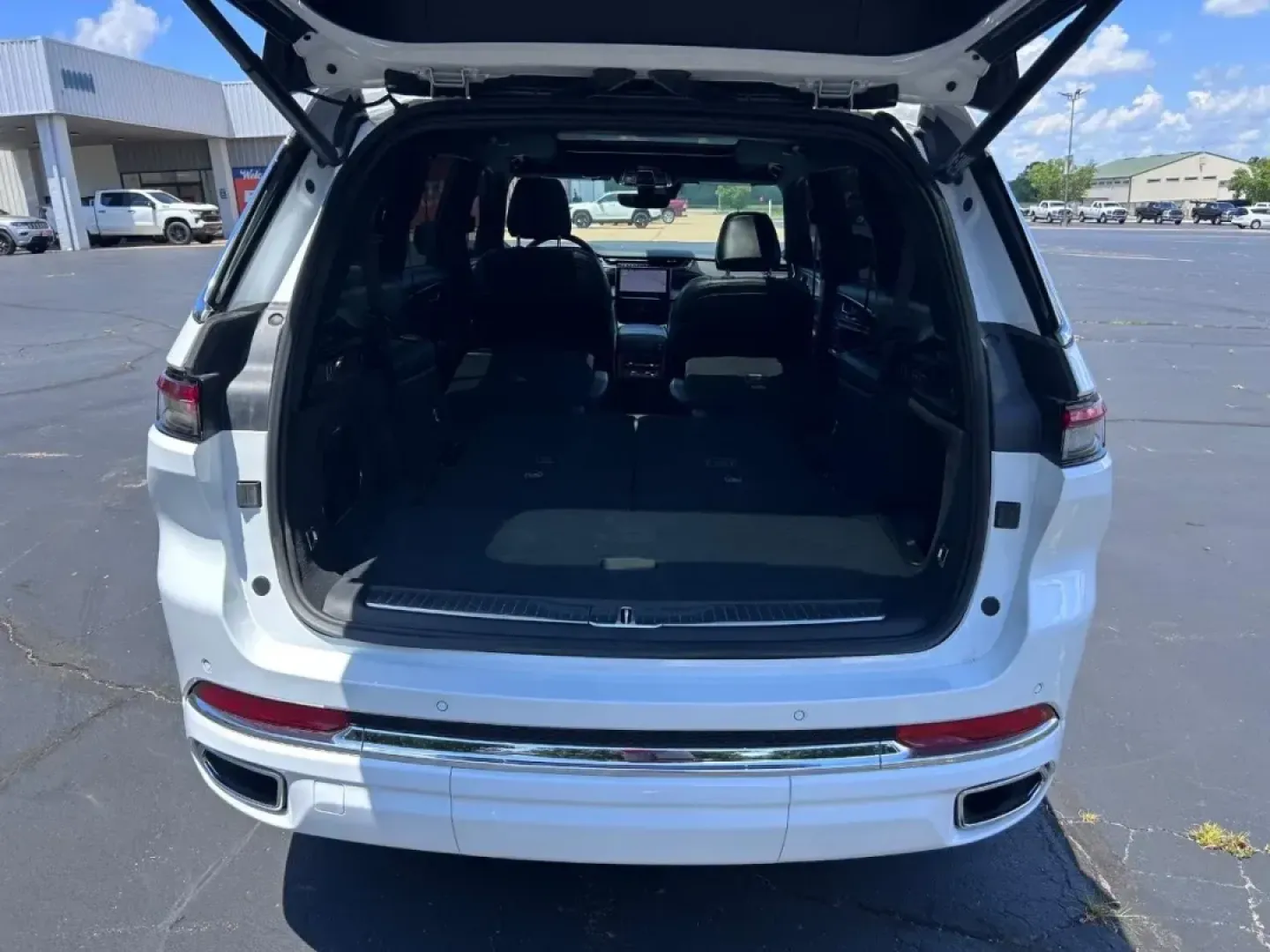 2023 /Global Black Leather Jeep Grand Cherokee L Overland (1C4RJKDG4P8) with an 3.6L V6 24V VVT UPG I engine, located at 970 Woodlawn Dr., Farmington, MO, 63640, (573) 431-7800, 37.825642, -90.468674 - **Adventure Awaits with the 2023 Jeep Grand Cherokee L Overland - Perfect for Your Family Road Trip!**<br /> <br /> Are you ready to elevate your family's adventures? Look no further than the stunning 2023 Jeep Grand Cherokee L Overland, the ultimate SUV for those who crave comfort and capability in - Photo#4