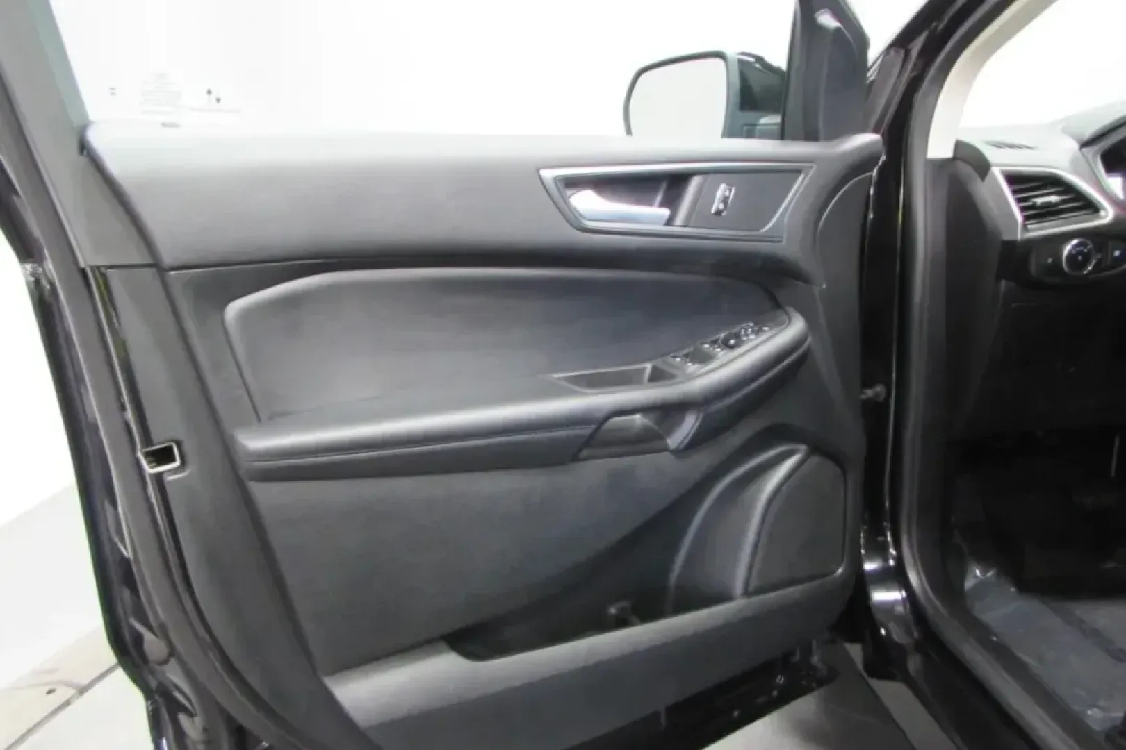 2024 /Ebony Cloth Ford Edge SE (2FMPK4G97RB) with an Other engine, Automatic transmission, located at 12836 Highway 21, De Soto, MO, 63020, (636) 337-7777, 38.151867, -90.575615 - ### Discover Your Adventure with the 2024 Ford Edge SE at Pettus Ford De Soto!<br /> <br /> Are you ready to elevate your family outings, weekend getaways, or daily commutes? The 2024 Ford Edge SE is the perfect SUV for those looking for versatility, comfort, and technology in one affordable package - Photo#9