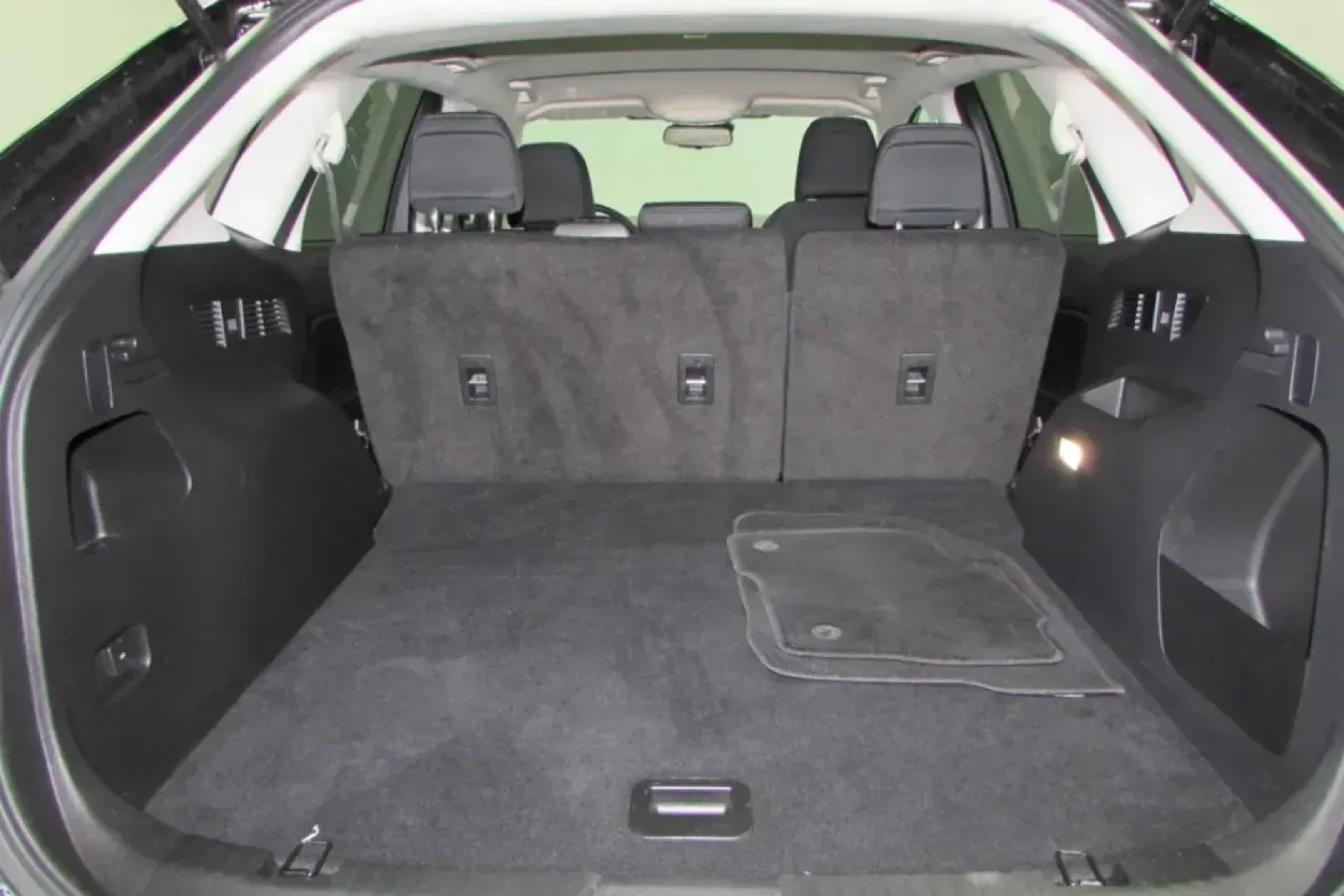 2024 /Ebony Cloth Ford Edge SE (2FMPK4G97RB) with an Other engine, Automatic transmission, located at 12836 Highway 21, De Soto, MO, 63020, (636) 337-7777, 38.151867, -90.575615 - ### Discover Your Adventure with the 2024 Ford Edge SE at Pettus Ford De Soto!<br /> <br /> Are you ready to elevate your family outings, weekend getaways, or daily commutes? The 2024 Ford Edge SE is the perfect SUV for those looking for versatility, comfort, and technology in one affordable package - Photo#25