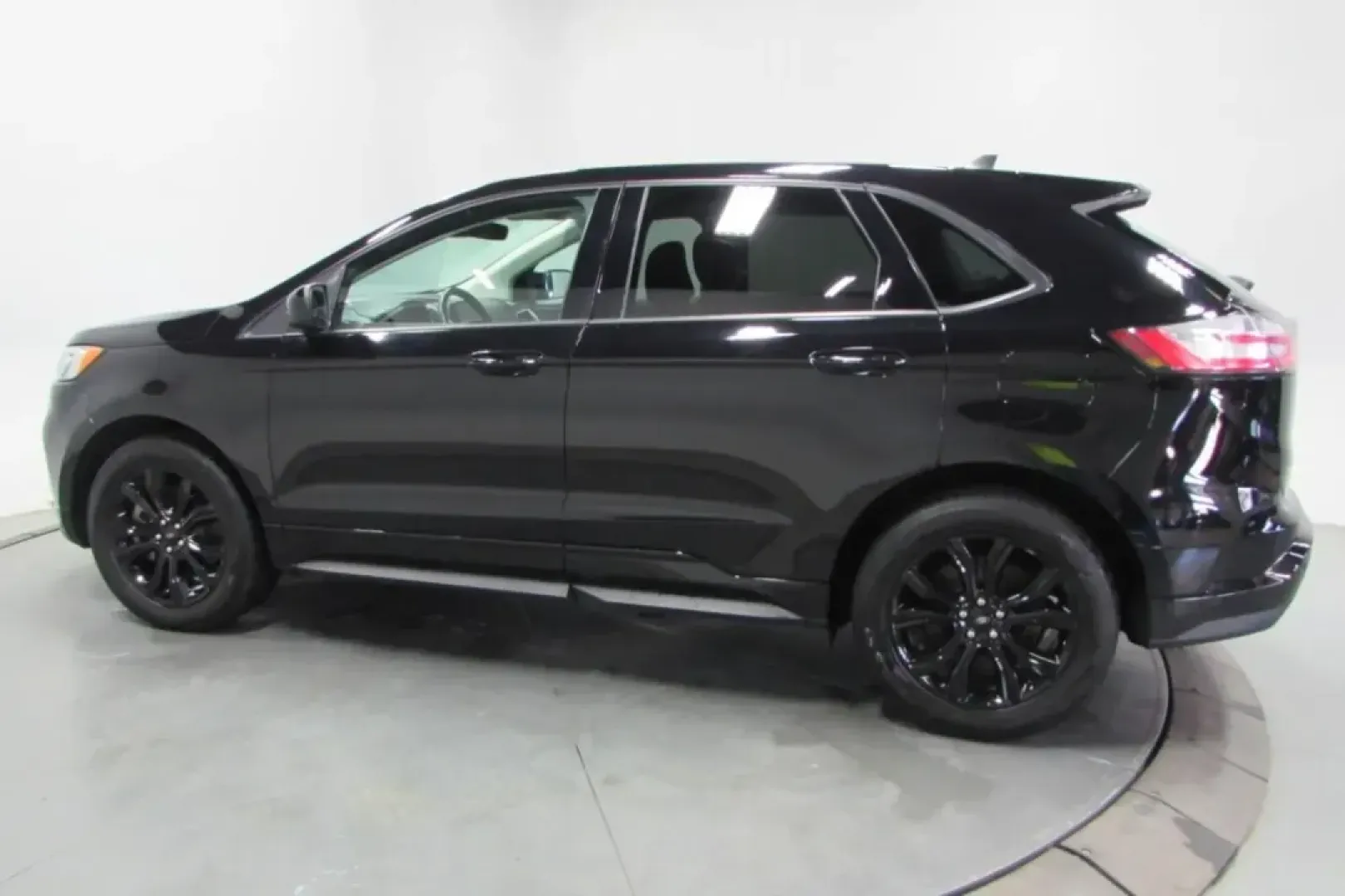 2024 /Ebony Cloth Ford Edge SE (2FMPK4G97RB) with an Other engine, Automatic transmission, located at 12836 Highway 21, De Soto, MO, 63020, (636) 337-7777, 38.151867, -90.575615 - ### Discover Your Adventure with the 2024 Ford Edge SE at Pettus Ford De Soto!<br /> <br /> Are you ready to elevate your family outings, weekend getaways, or daily commutes? The 2024 Ford Edge SE is the perfect SUV for those looking for versatility, comfort, and technology in one affordable package - Photo#2