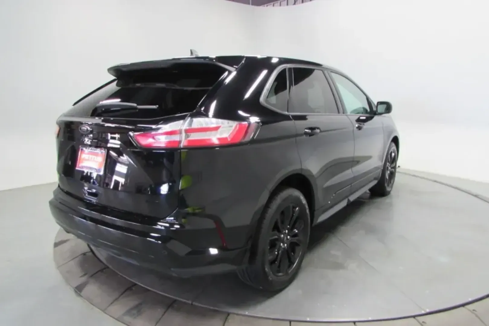 2024 /Ebony Cloth Ford Edge SE (2FMPK4G97RB) with an Other engine, Automatic transmission, located at 12836 Highway 21, De Soto, MO, 63020, (636) 337-7777, 38.151867, -90.575615 - ### Discover Your Adventure with the 2024 Ford Edge SE at Pettus Ford De Soto!<br /> <br /> Are you ready to elevate your family outings, weekend getaways, or daily commutes? The 2024 Ford Edge SE is the perfect SUV for those looking for versatility, comfort, and technology in one affordable package - Photo#5