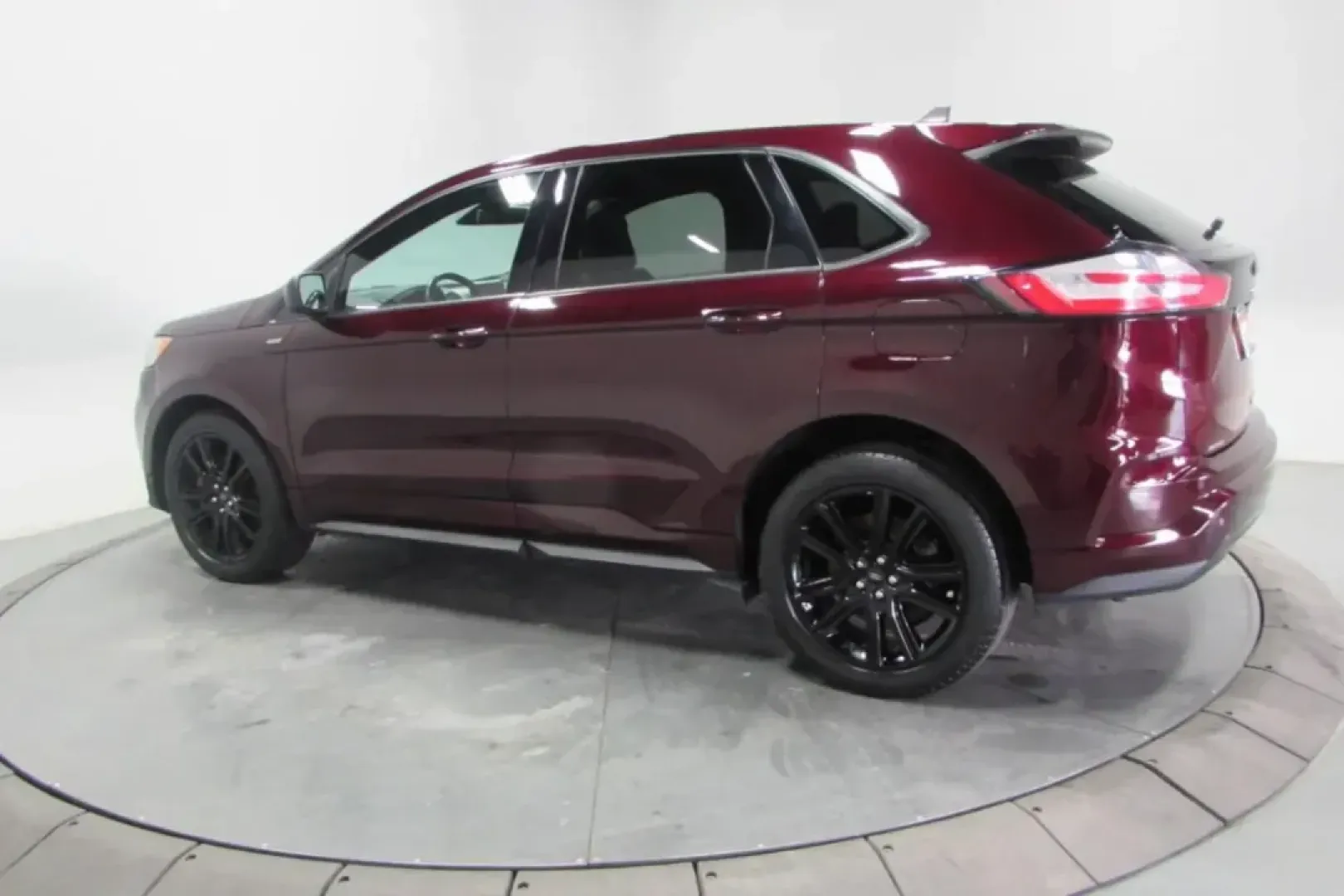 2022 /Dune Leather Ford Edge ST Line (2FMPK4J96NB) with an Other engine, Automatic transmission, located at 12836 Highway 21, De Soto, MO, 63020, (636) 337-7777, 38.151867, -90.575615 - Elevate your lifestyle with the 2022 Ford Edge ST Line, the ultimate SUV designed for versatility and comfort! Whether you are a growing family in need of space and safety, a commuter looking for efficiency and tech-savvy features, or someone who cherishes weekend adventures, this pre-owned SUV chec - Photo#3