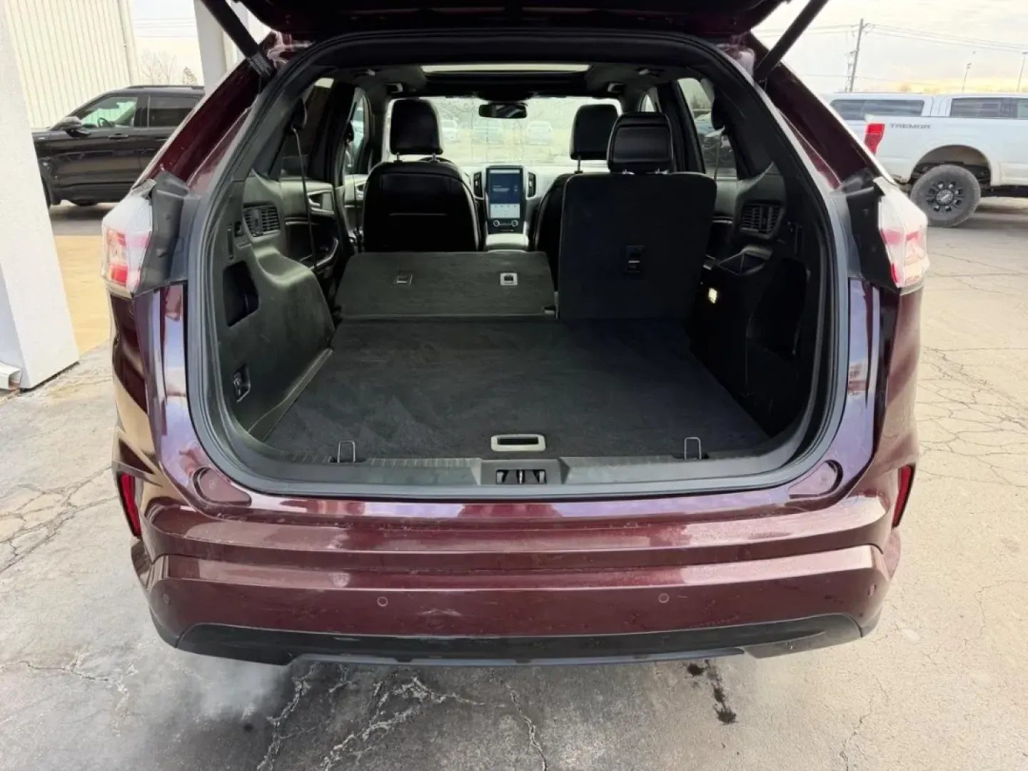 2022 /Ebony Leather Trimmed Ford Edge ST Line (2FMPK4J96NB) with an Twin-Scroll 2.0L EcoBoost engine, Automatic transmission, located at 141 Commercial Dr, Fredericktown, MO, 63645, (573) 783-6432, 37.570087, -90.320648 - Elevate your lifestyle with the 2022 Ford Edge ST Line, the ultimate SUV designed for versatility and comfort! Whether you are a growing family in need of space and safety, a commuter looking for efficiency and tech-savvy features, or someone who cherishes weekend adventures, this pre-owned SUV chec - Photo#4