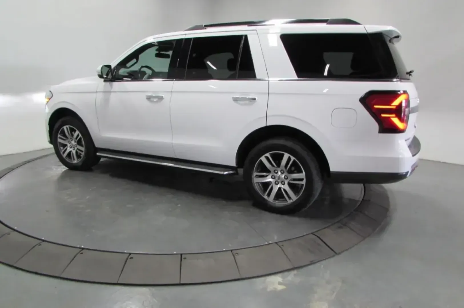 2023 /Mahogany Leather Ford Expedition Limited (1FMJU2A8XPE) with an Other engine, Automatic transmission, located at 12830 Highway 21, De Soto, MO, 63020, (636) 337-7777, 38.153099, -90.573624 - **Experience Adventure Like Never Before with the 2023 Ford Expedition Limited at Pettus CDJR DeSoto!**<br /> <br /> Are you ready to elevate your family adventures or weekend getaways? The 2023 Ford Expedition Limited is the perfect SUV for those who crave both luxury and practicality. With spaciou - Photo#4
