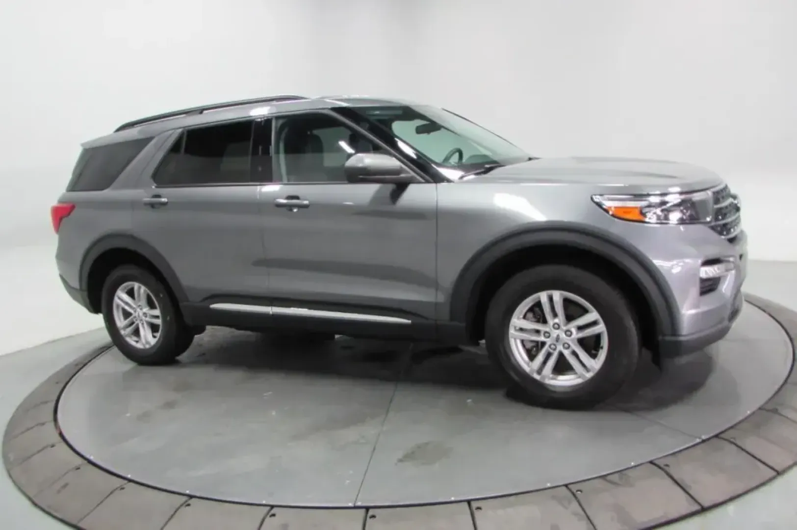 2023 /Ebony Leather Ford Explorer XLT (1FMSK8DH3PG) with an Other engine, Automatic transmission, located at 12830 Highway 21, De Soto, MO, 63020, (636) 337-7777, 38.153099, -90.573624 - **Experience Adventure with the 2023 Ford Explorer XLT at Pettus CDJR DeSoto!**<br /> <br /> Are you ready to elevate your family outings, weekend adventures, or daily commutes? The 2023 Ford Explorer XLT is the perfect SUV that seamlessly blends comfort, space, and advanced technology, making it an - Photo#3