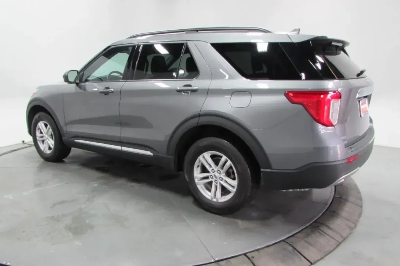 2023 /Ebony Leather Ford Explorer XLT (1FMSK8DH3PG) with an Other engine, Automatic transmission, located at 12830 Highway 21, De Soto, MO, 63020, (636) 337-7777, 38.153099, -90.573624 - **Experience Adventure with the 2023 Ford Explorer XLT at Pettus CDJR DeSoto!**<br /> <br /> Are you ready to elevate your family outings, weekend adventures, or daily commutes? The 2023 Ford Explorer XLT is the perfect SUV that seamlessly blends comfort, space, and advanced technology, making it an - Photo#4