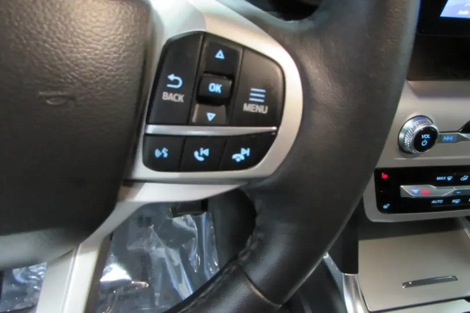 2023 /Ebony Leather Ford Explorer XLT (1FMSK8DH3PG) with an Other engine, Automatic transmission, located at 12830 Highway 21, De Soto, MO, 63020, (636) 337-7777, 38.153099, -90.573624 - **Experience Adventure with the 2023 Ford Explorer XLT at Pettus CDJR DeSoto!**<br /> <br /> Are you ready to elevate your family outings, weekend adventures, or daily commutes? The 2023 Ford Explorer XLT is the perfect SUV that seamlessly blends comfort, space, and advanced technology, making it an - Photo#15