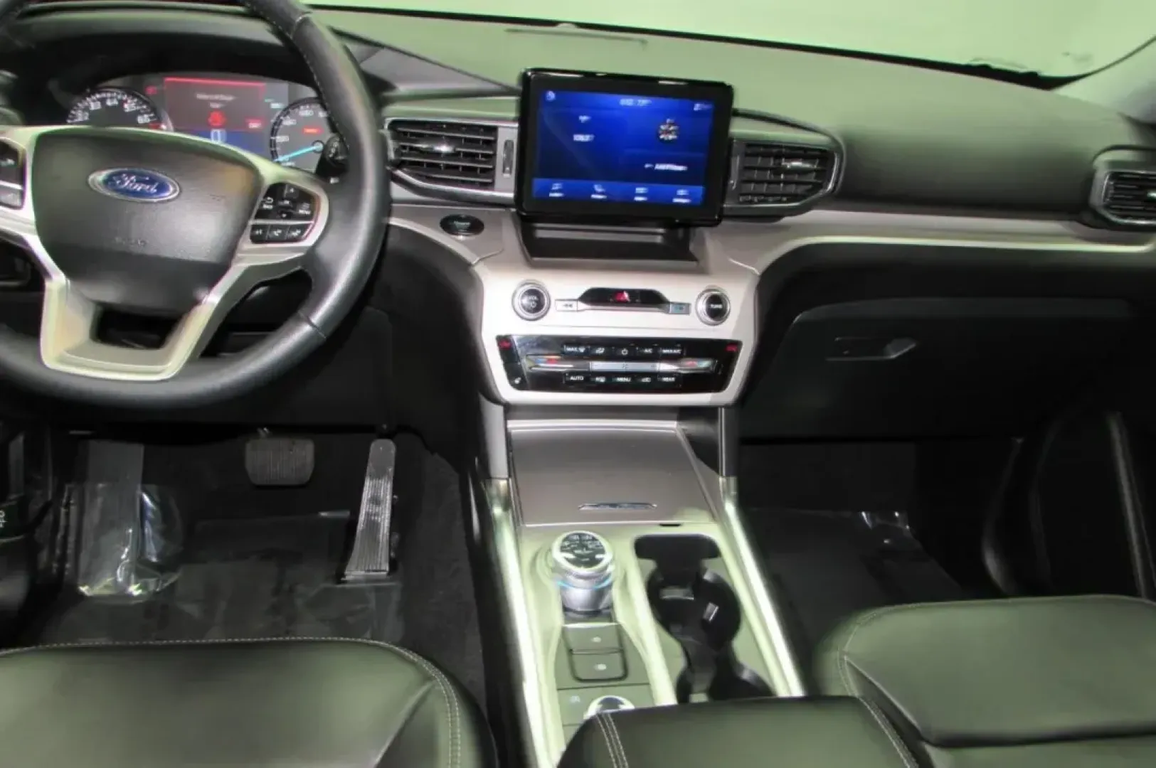 2023 /Ebony Leather Ford Explorer XLT (1FMSK8DH3PG) with an Other engine, Automatic transmission, located at 12830 Highway 21, De Soto, MO, 63020, (636) 337-7777, 38.153099, -90.573624 - **Experience Adventure with the 2023 Ford Explorer XLT at Pettus CDJR DeSoto!**<br /> <br /> Are you ready to elevate your family outings, weekend adventures, or daily commutes? The 2023 Ford Explorer XLT is the perfect SUV that seamlessly blends comfort, space, and advanced technology, making it an - Photo#21