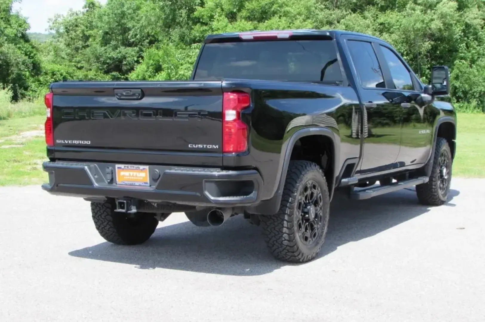 2022 /Jet Black Leather Chevrolet Silverado 2500HD Custom (2GC4YMEY3N1) with an Other engine, located at 12830 Highway 21, De Soto, MO, 63020, (636) 337-7777, 38.153099, -90.573624 - **Get Ready for Your Next Adventure with the 2022 Chevrolet Silverado 2500HD at Pettus CDJR DeSoto!**<br /> <br /> If you're searching for a rugged, dependable truck that can handle everything from weekend adventures to the demands of a growing family, look no further than this stunning 2022 Chevrol - Photo#6
