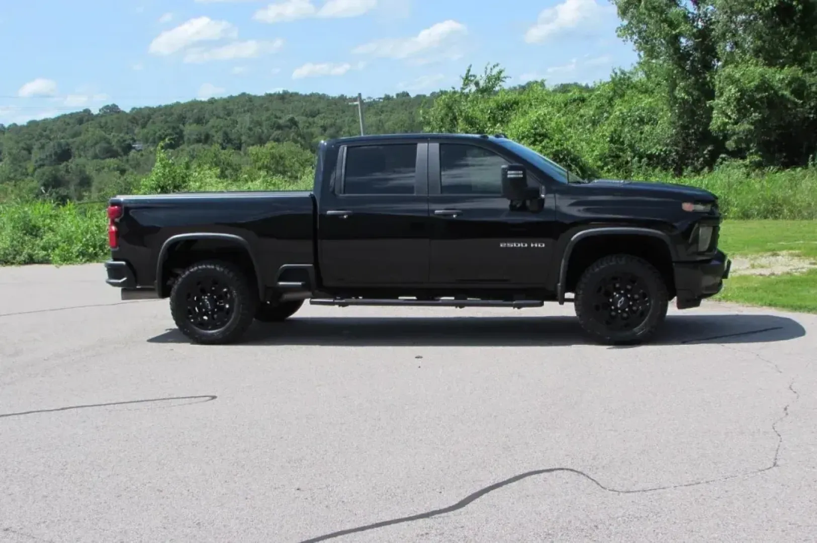 2022 /Jet Black Leather Chevrolet Silverado 2500HD Custom (2GC4YMEY3N1) with an Other engine, located at 12830 Highway 21, De Soto, MO, 63020, (636) 337-7777, 38.153099, -90.573624 - **Get Ready for Your Next Adventure with the 2022 Chevrolet Silverado 2500HD at Pettus CDJR DeSoto!**<br /> <br /> If you're searching for a rugged, dependable truck that can handle everything from weekend adventures to the demands of a growing family, look no further than this stunning 2022 Chevrol - Photo#7