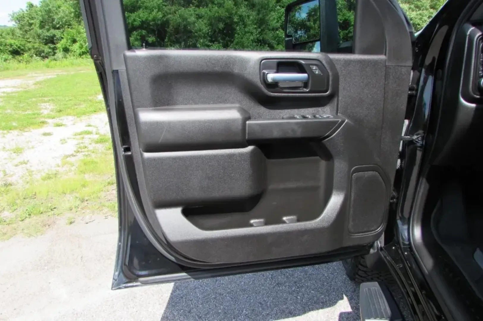 2022 /Jet Black Leather Chevrolet Silverado 2500HD Custom (2GC4YMEY3N1) with an Other engine, located at 12830 Highway 21, De Soto, MO, 63020, (636) 337-7777, 38.153099, -90.573624 - **Get Ready for Your Next Adventure with the 2022 Chevrolet Silverado 2500HD at Pettus CDJR DeSoto!**<br /> <br /> If you're searching for a rugged, dependable truck that can handle everything from weekend adventures to the demands of a growing family, look no further than this stunning 2022 Chevrol - Photo#16