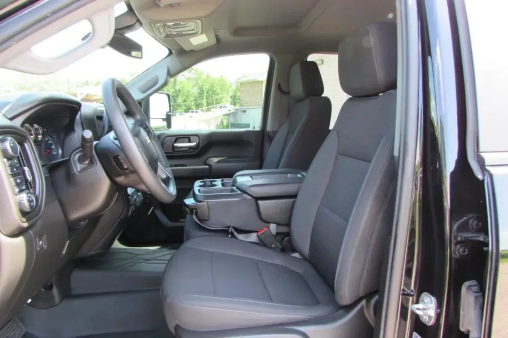 2022 /Jet Black Leather Chevrolet Silverado 2500HD Custom (2GC4YMEY3N1) with an Other engine, located at 12830 Highway 21, De Soto, MO, 63020, (636) 337-7777, 38.153099, -90.573624 - **Get Ready for Your Next Adventure with the 2022 Chevrolet Silverado 2500HD at Pettus CDJR DeSoto!**<br /> <br /> If you're searching for a rugged, dependable truck that can handle everything from weekend adventures to the demands of a growing family, look no further than this stunning 2022 Chevrol - Photo#17