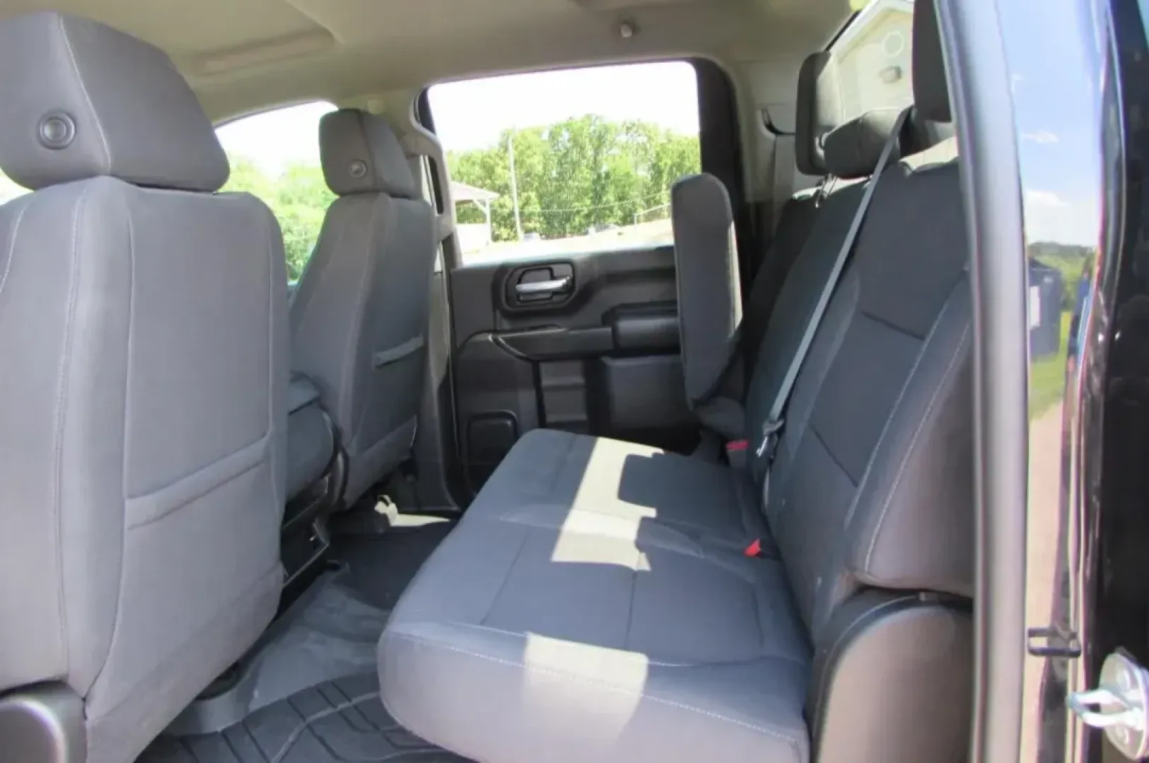 2022 /Jet Black Leather Chevrolet Silverado 2500HD Custom (2GC4YMEY3N1) with an Other engine, located at 12830 Highway 21, De Soto, MO, 63020, (636) 337-7777, 38.153099, -90.573624 - **Get Ready for Your Next Adventure with the 2022 Chevrolet Silverado 2500HD at Pettus CDJR DeSoto!**<br /> <br /> If you're searching for a rugged, dependable truck that can handle everything from weekend adventures to the demands of a growing family, look no further than this stunning 2022 Chevrol - Photo#28