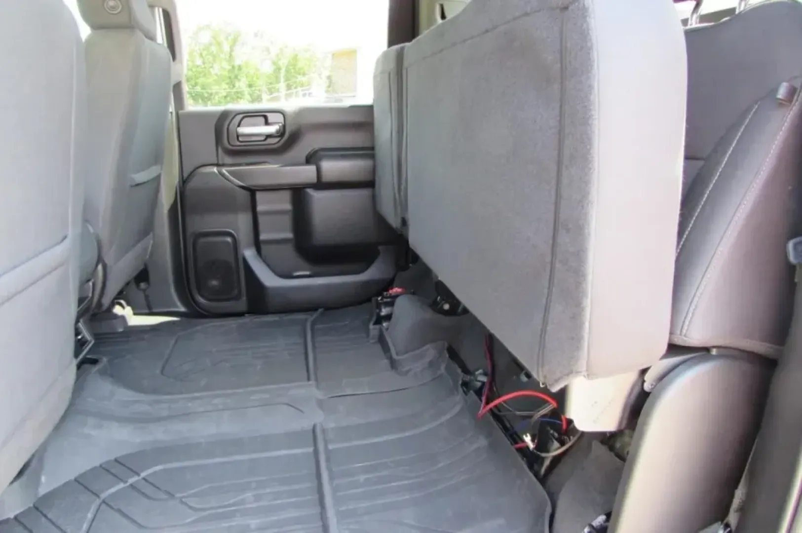 2022 /Jet Black Leather Chevrolet Silverado 2500HD Custom (2GC4YMEY3N1) with an Other engine, located at 12830 Highway 21, De Soto, MO, 63020, (636) 337-7777, 38.153099, -90.573624 - **Get Ready for Your Next Adventure with the 2022 Chevrolet Silverado 2500HD at Pettus CDJR DeSoto!**<br /> <br /> If you're searching for a rugged, dependable truck that can handle everything from weekend adventures to the demands of a growing family, look no further than this stunning 2022 Chevrol - Photo#30