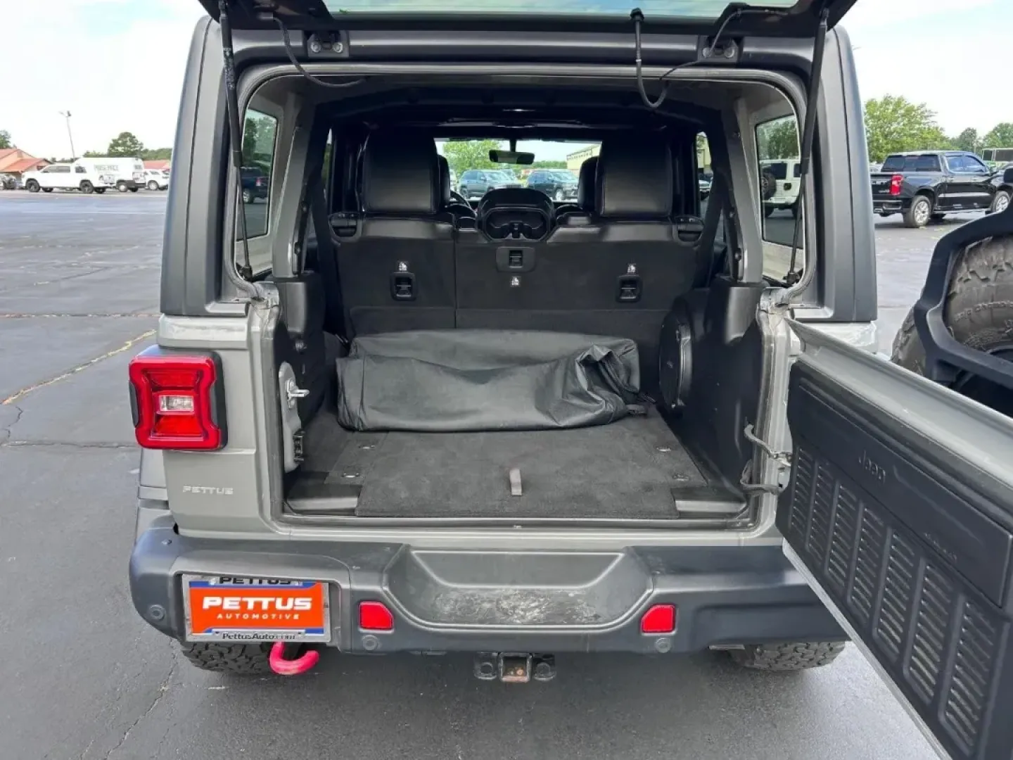 2018 /Black Leather Jeep Wrangler Unlimited Rubicon (1C4HJXFG1JW) with an 3.6L V6 24V VVT UPG I engine, located at 970 Woodlawn Dr., Farmington, MO, 63640, (573) 431-7800, 37.825642, -90.468674 - **Adventure Awaits: 2018 Jeep Wrangler Unlimited Rubicon at Pettus CDJR Farmington**<br /> <br /> Are you ready to elevate your outdoor adventures or conquer the daily commute? Look no further than this rugged yet refined 2018 Jeep Wrangler Unlimited Rubicon, now available at Pettus CDJR Farmington. - Photo#4