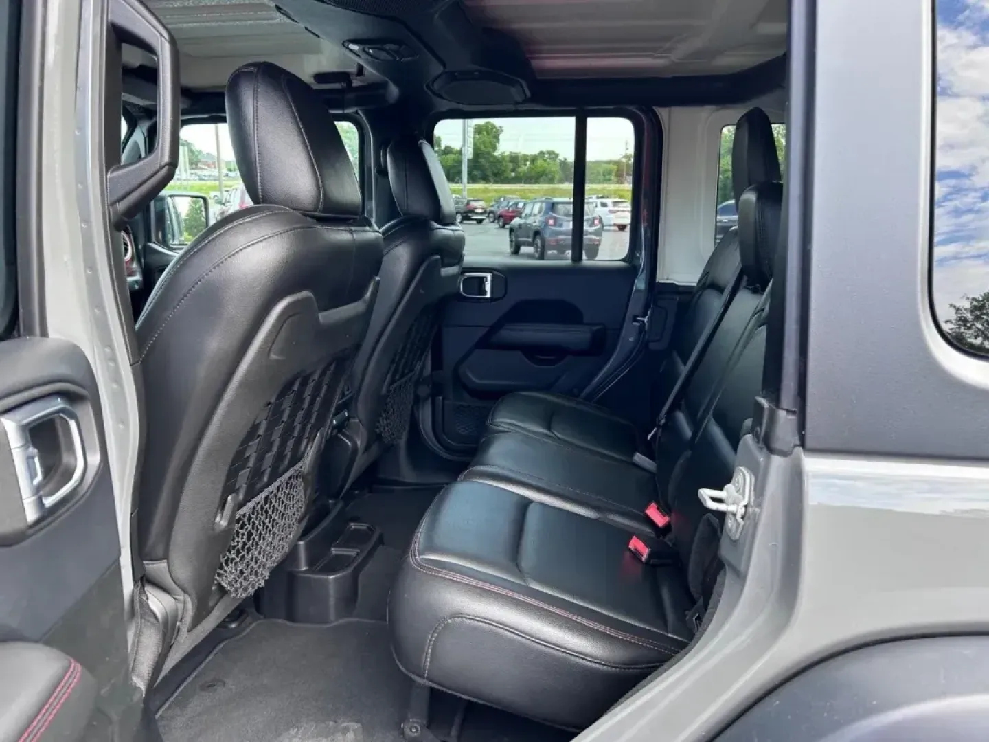 2018 /Black Leather Jeep Wrangler Unlimited Rubicon (1C4HJXFG1JW) with an 3.6L V6 24V VVT UPG I engine, located at 970 Woodlawn Dr., Farmington, MO, 63640, (573) 431-7800, 37.825642, -90.468674 - **Adventure Awaits: 2018 Jeep Wrangler Unlimited Rubicon at Pettus CDJR Farmington**<br /> <br /> Are you ready to elevate your outdoor adventures or conquer the daily commute? Look no further than this rugged yet refined 2018 Jeep Wrangler Unlimited Rubicon, now available at Pettus CDJR Farmington. - Photo#8