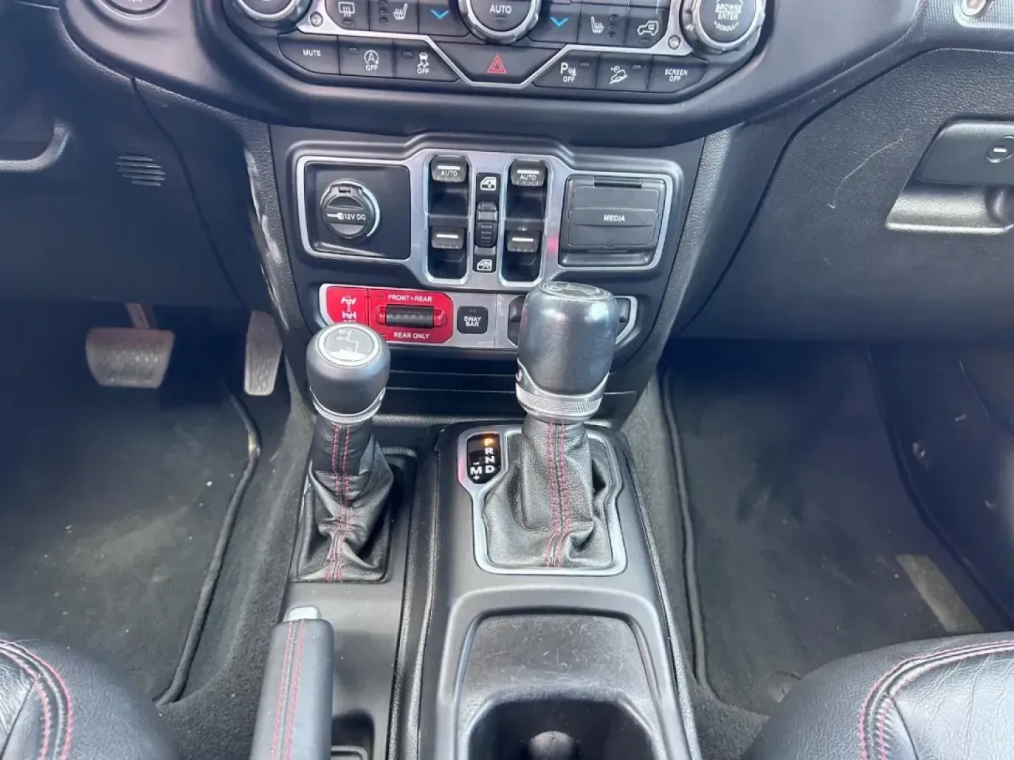 2018 /Black Leather Jeep Wrangler Unlimited Rubicon (1C4HJXFG1JW) with an 3.6L V6 24V VVT UPG I engine, located at 970 Woodlawn Dr., Farmington, MO, 63640, (573) 431-7800, 37.825642, -90.468674 - **Adventure Awaits: 2018 Jeep Wrangler Unlimited Rubicon at Pettus CDJR Farmington**<br /> <br /> Are you ready to elevate your outdoor adventures or conquer the daily commute? Look no further than this rugged yet refined 2018 Jeep Wrangler Unlimited Rubicon, now available at Pettus CDJR Farmington. - Photo#15