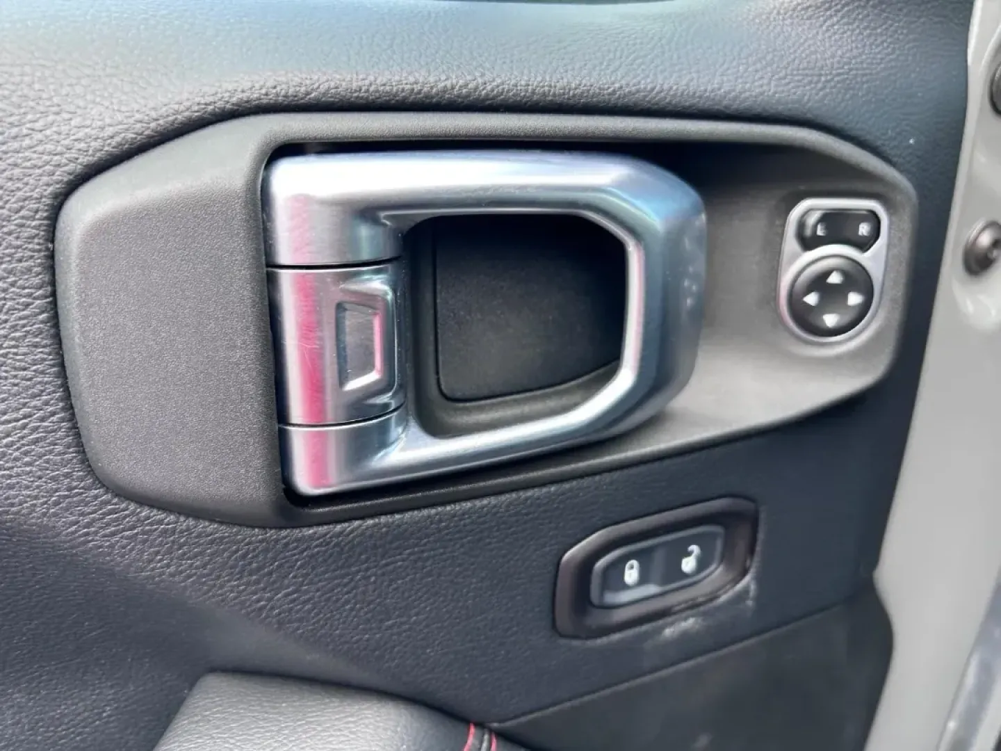 2018 /Black Leather Jeep Wrangler Unlimited Rubicon (1C4HJXFG1JW) with an 3.6L V6 24V VVT UPG I engine, located at 970 Woodlawn Dr., Farmington, MO, 63640, (573) 431-7800, 37.825642, -90.468674 - **Adventure Awaits: 2018 Jeep Wrangler Unlimited Rubicon at Pettus CDJR Farmington**<br /> <br /> Are you ready to elevate your outdoor adventures or conquer the daily commute? Look no further than this rugged yet refined 2018 Jeep Wrangler Unlimited Rubicon, now available at Pettus CDJR Farmington. - Photo#17