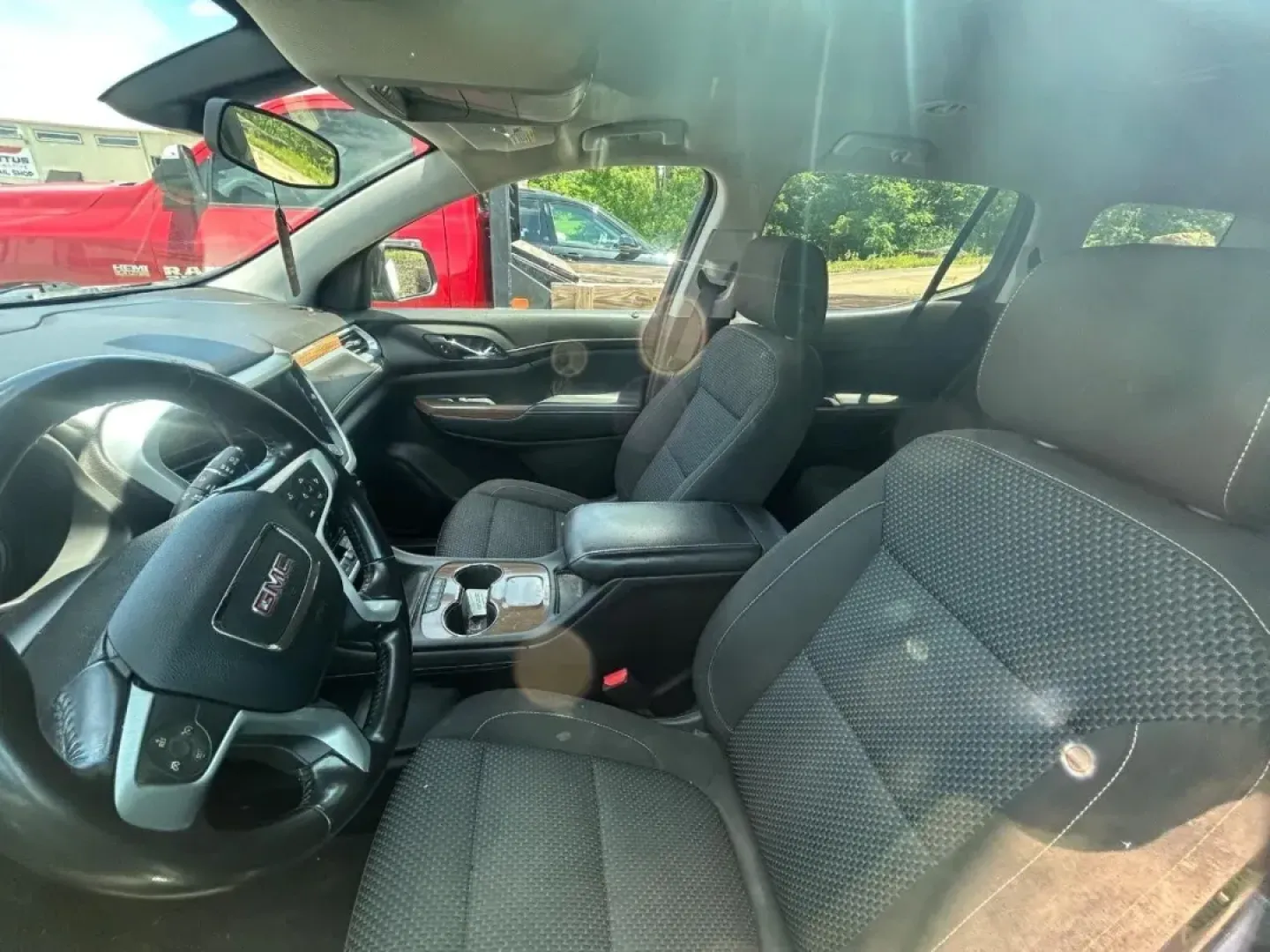 2020 GMC Acadia SLE (1GKKNKLA2LZ) with an 2.5L engine, located at 970 Woodlawn Dr., Farmington, MO, 63640, (573) 431-7800, 37.825642, -90.468674 - **Explore Adventure with the 2020 GMC Acadia SLE Your Ideal Family SUV!**<br /> <br /> Are you looking for a spacious, reliable vehicle that can keep up with your family's dynamic lifestyle? The 2020 GMC Acadia SLE is perfect for growing families, weekend adventurers, or anyone seeking a stylish an - Photo#3