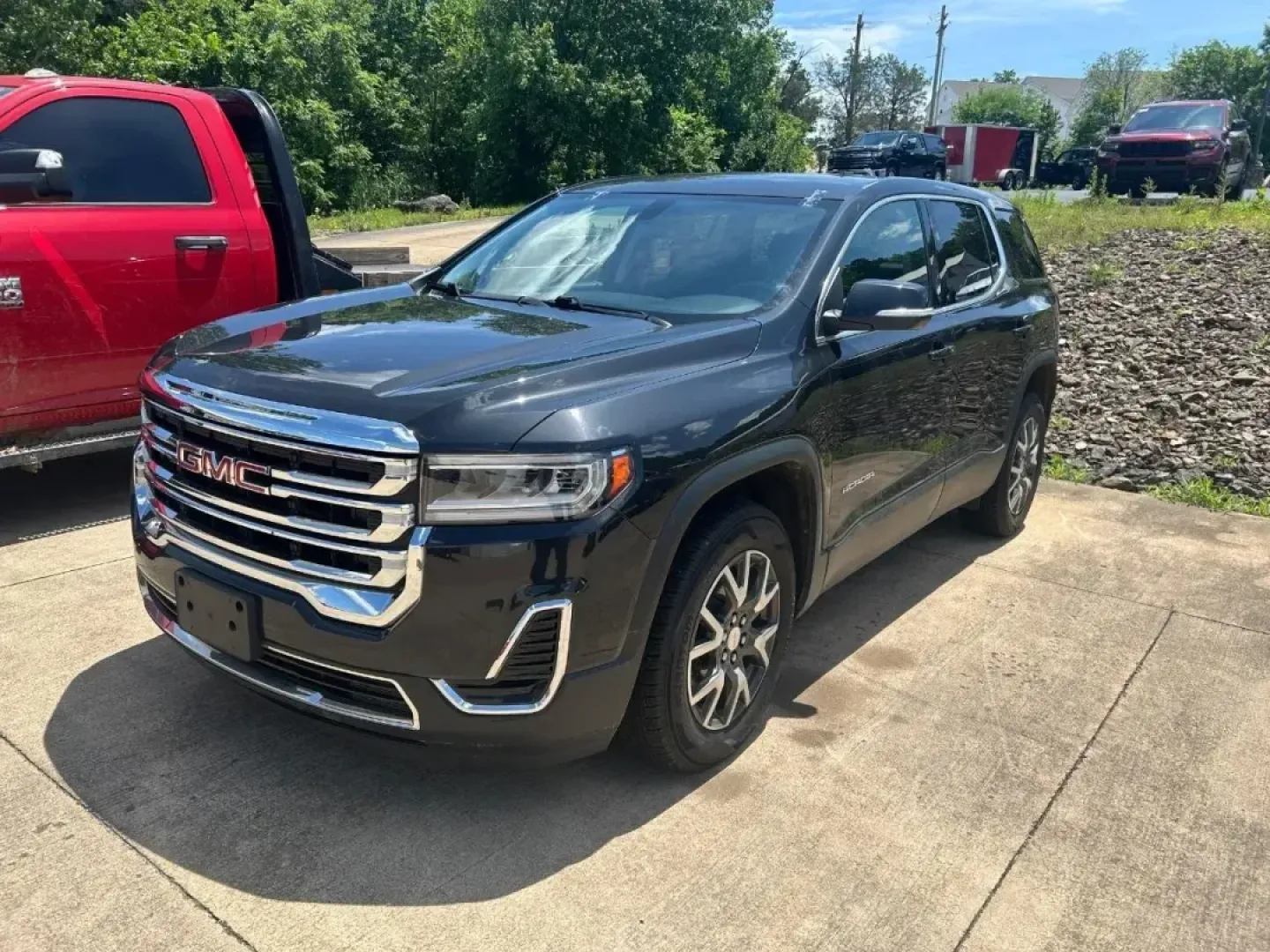 2020 GMC Acadia SLE (1GKKNKLA2LZ) with an 2.5L engine, located at 970 Woodlawn Dr., Farmington, MO, 63640, (573) 431-7800, 37.825642, -90.468674 - **Explore Adventure with the 2020 GMC Acadia SLE Your Ideal Family SUV!**<br /> <br /> Are you looking for a spacious, reliable vehicle that can keep up with your family's dynamic lifestyle? The 2020 GMC Acadia SLE is perfect for growing families, weekend adventurers, or anyone seeking a stylish an - Photo#0