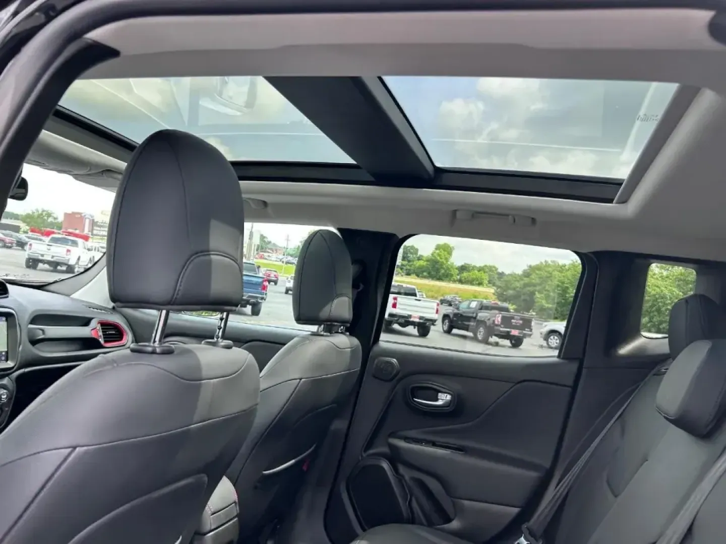 2022 /Black Leather Jeep Renegade Trailhawk (ZACNJDC15NP) with an 1.3L I4 Turbo MAIR DI engine, Automatic transmission, located at 970 Woodlawn Dr., Farmington, MO, 63640, (573) 431-7800, 37.825642, -90.468674 - ### Explore the Great Outdoors with the 2022 Jeep Renegade Trailhawk from Pettus CDJR Farmington!<br /> <br /> Are you ready for your next adventure? The 2022 Jeep Renegade Trailhawk is not just a vehicle; it's your gateway to weekend getaways and outdoor escapades. Perfect for growing families or w - Photo#9