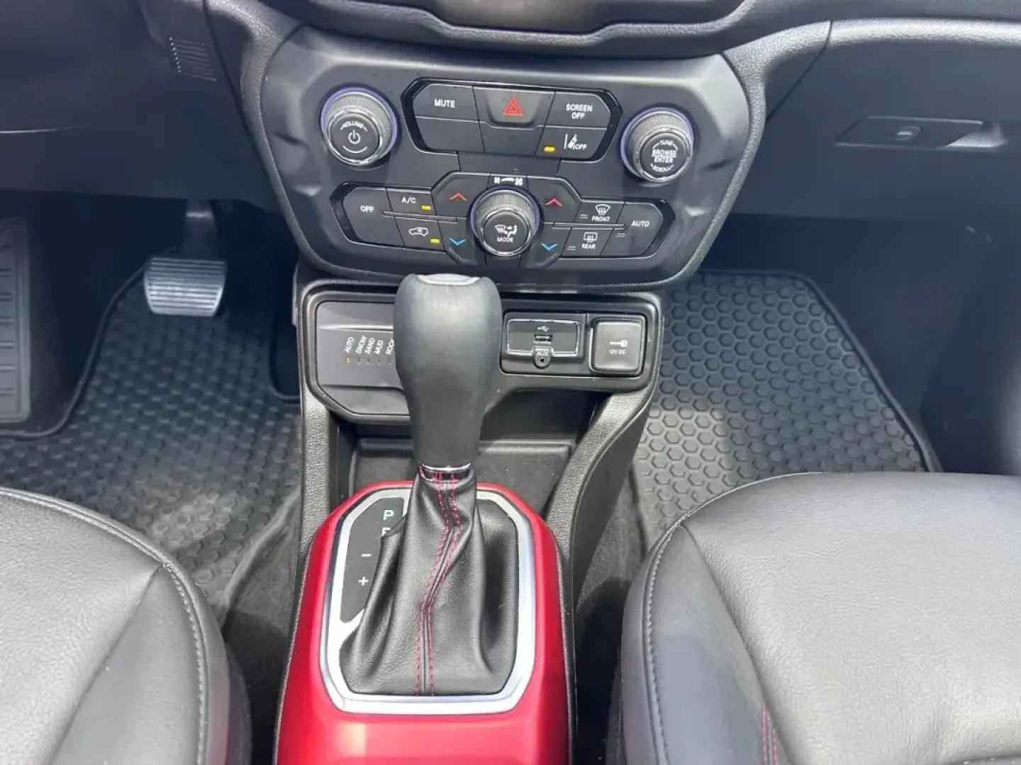 2022 /Black Leather Jeep Renegade Trailhawk (ZACNJDC15NP) with an 1.3L I4 Turbo MAIR DI engine, Automatic transmission, located at 970 Woodlawn Dr., Farmington, MO, 63640, (573) 431-7800, 37.825642, -90.468674 - ### Explore the Great Outdoors with the 2022 Jeep Renegade Trailhawk from Pettus CDJR Farmington!<br /> <br /> Are you ready for your next adventure? The 2022 Jeep Renegade Trailhawk is not just a vehicle; it's your gateway to weekend getaways and outdoor escapades. Perfect for growing families or w - Photo#16