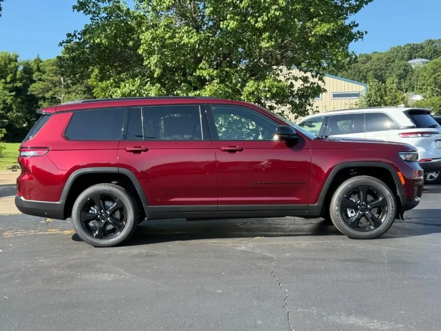 2025 Jeep Grand Cherokee Altitude X (1C4RJKAG8S8) with an Other engine, Automatic transmission, located at 12830 Highway 21, De Soto, MO, 63020, (636) 337-7777, 38.153099, -90.573624 - Experience the thrill of adventure and everyday practicality with the remarkable 2025 Jeep Grand Cherokee L Altitude X, available now at Pettus CDJR Farmington. As the perfect SUV for those seeking a balance between luxurious comfort and rugged capability, this vehicle is an excellent choice for gro - Photo#1